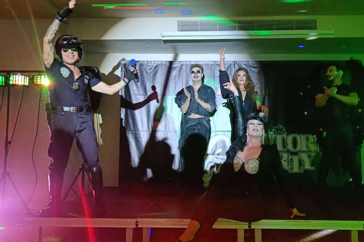 Una de las mejores cenas show para una despedida o cumpleaños en el centro de Bilbao
