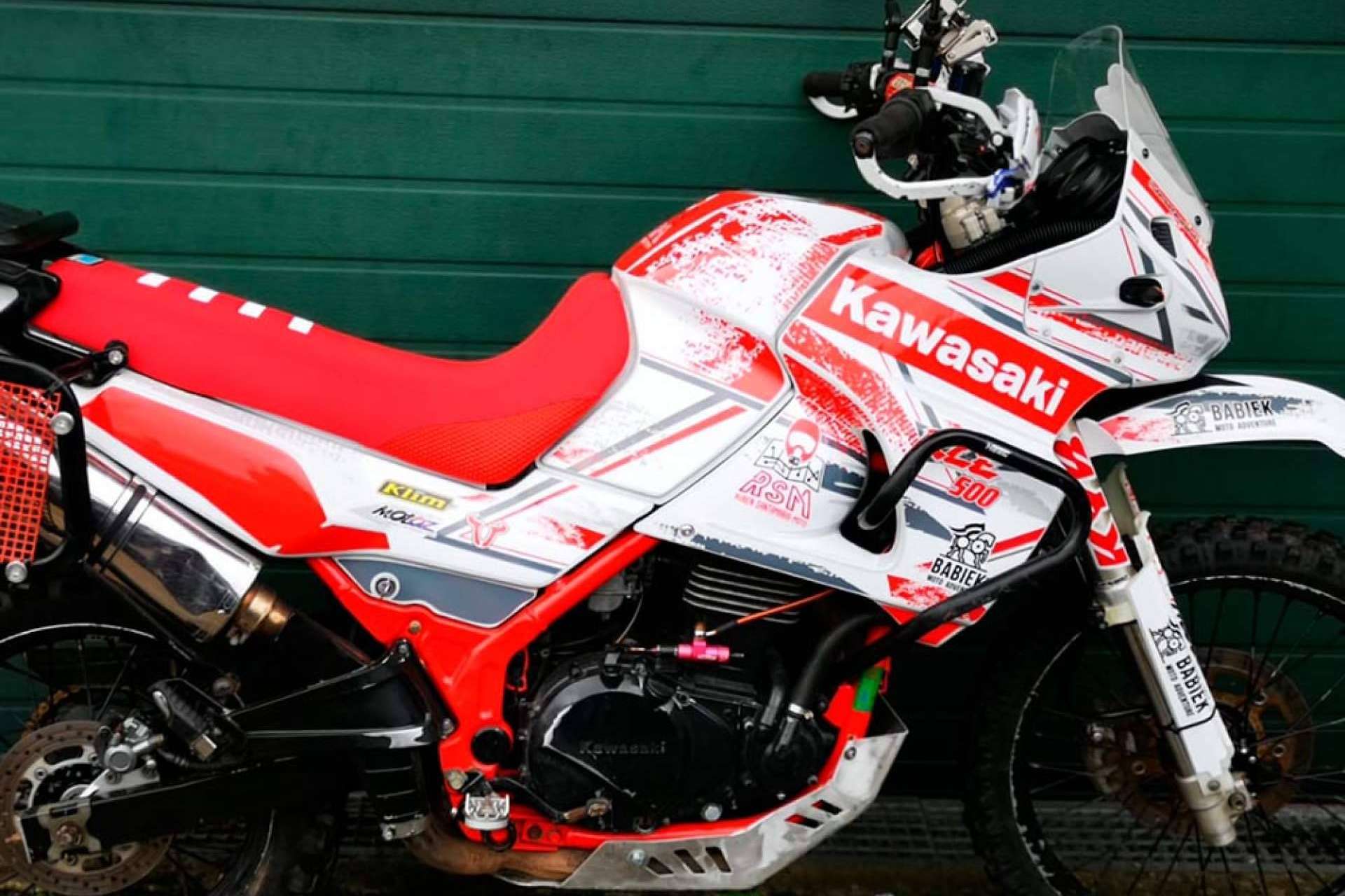 ADHESIVOSEMBARRADOS destaca en el diseño de adhesivos personalizados para motos de campo