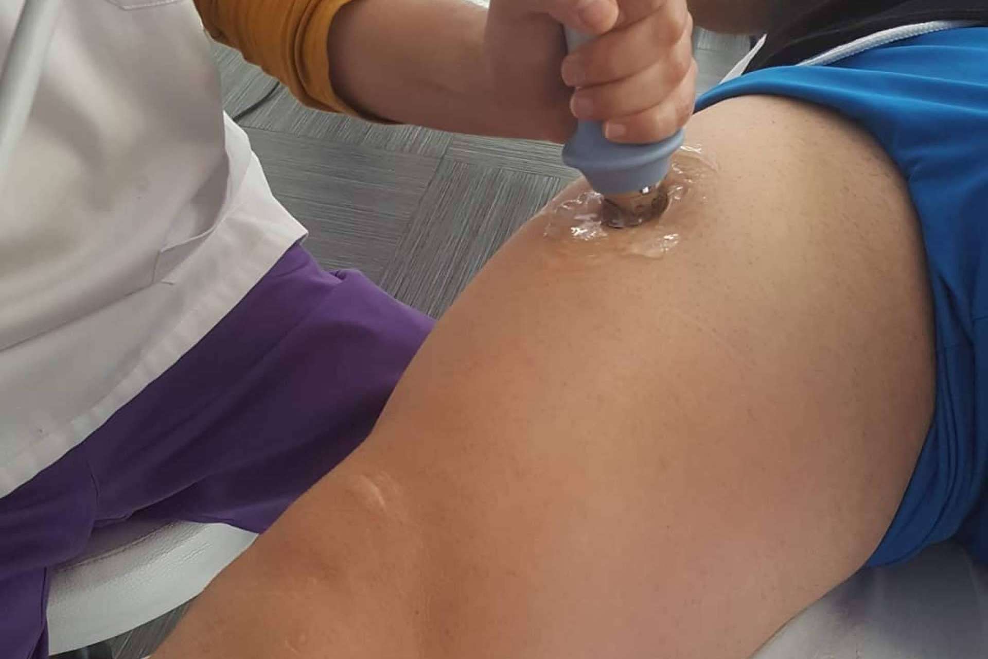 Rehabilitación postquirúrgica; Policlínica Gama alerta sobre los riesgos de una recuperación tardía en hombro y rodilla