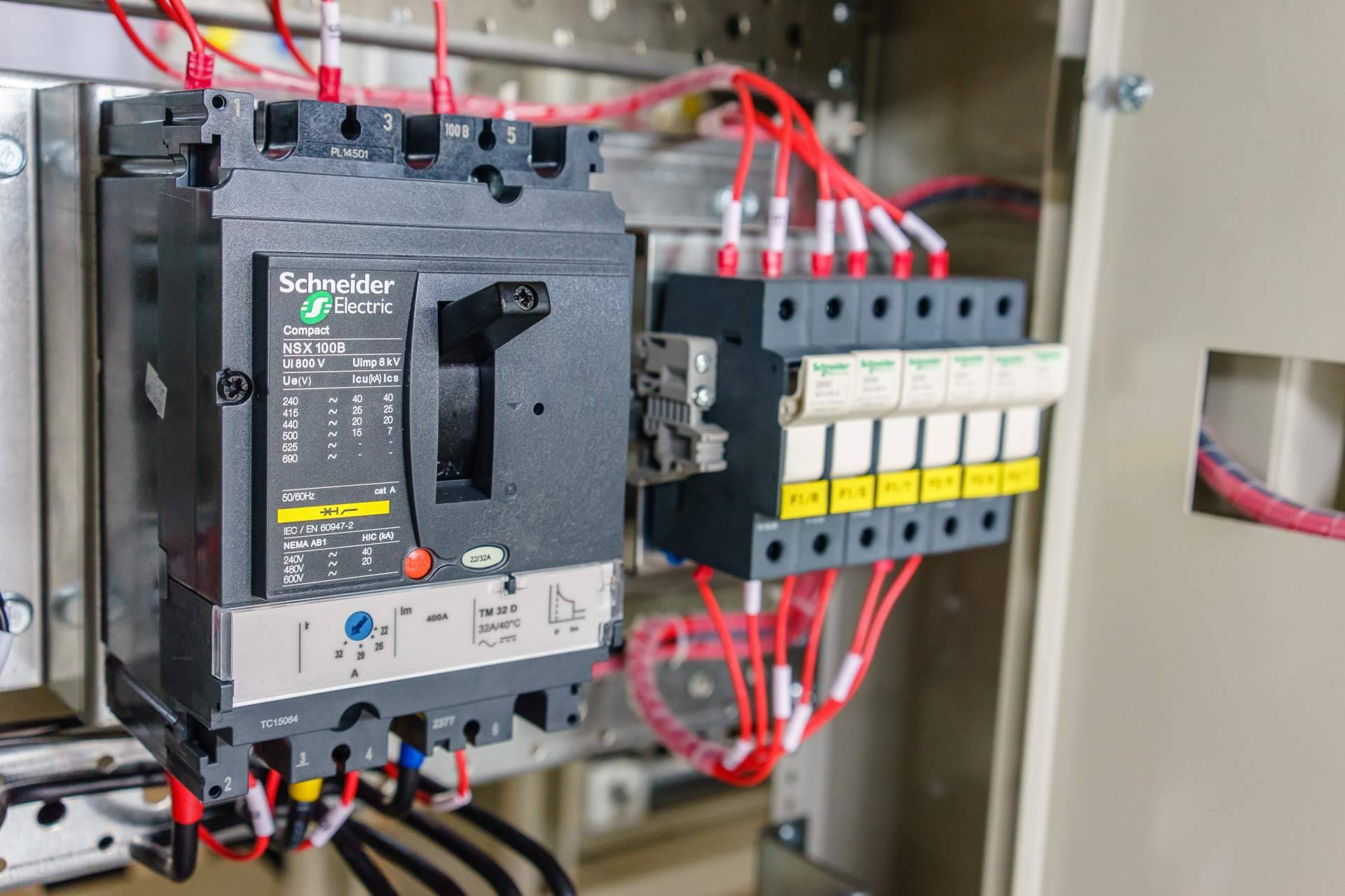 Schneider Electric, ahora disponible en Cadenza Electric con amplio stock y condiciones ventajosas