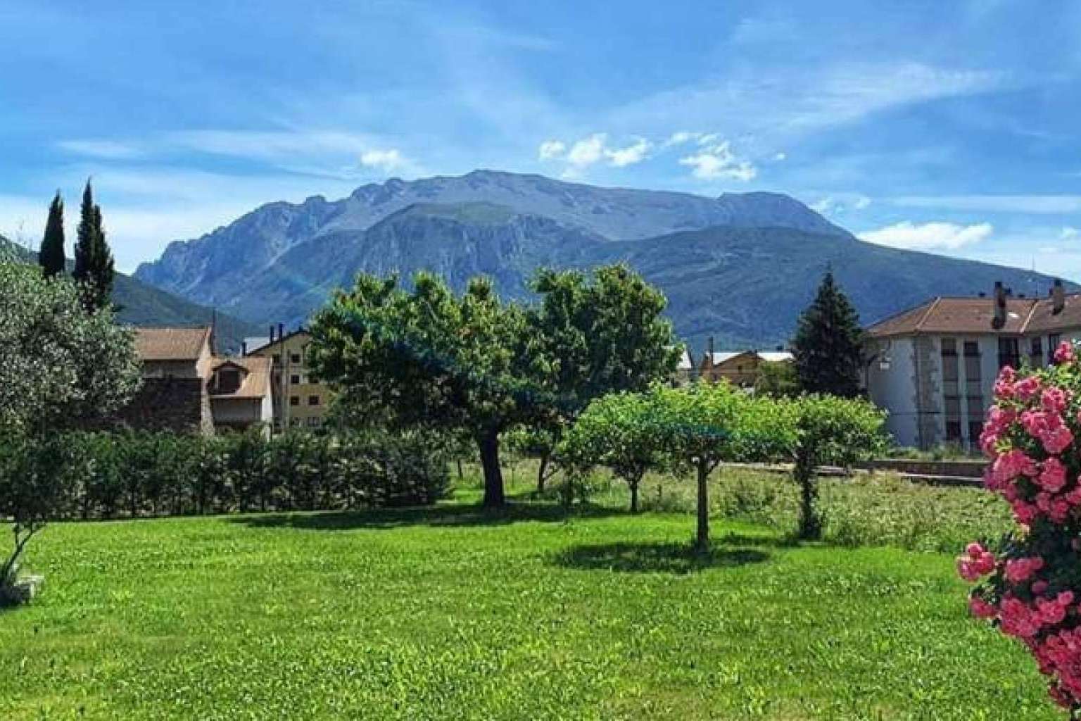 Naturaleza y aventura en el Pirineo, alojamiento en un hotel cerca de Benasque con encanto rural