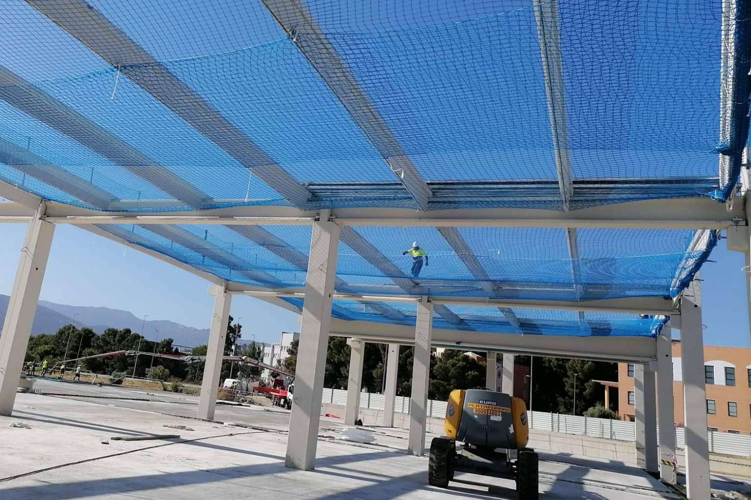 Redes y Protección asegura la correcta instalación de redes de seguridad en obras industriales