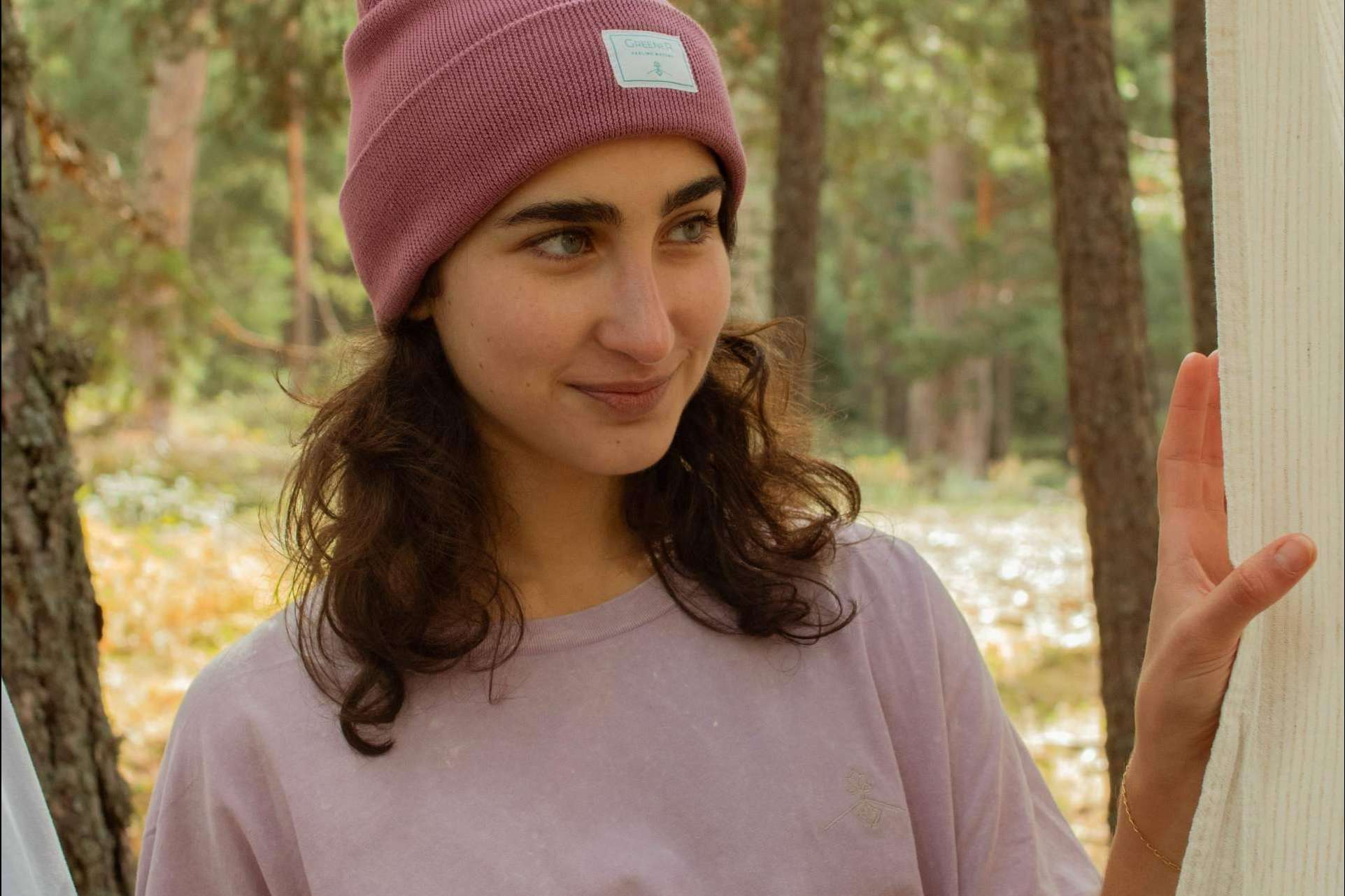 Greener revoluciona la moda sostenible con prendas que purifican el aire