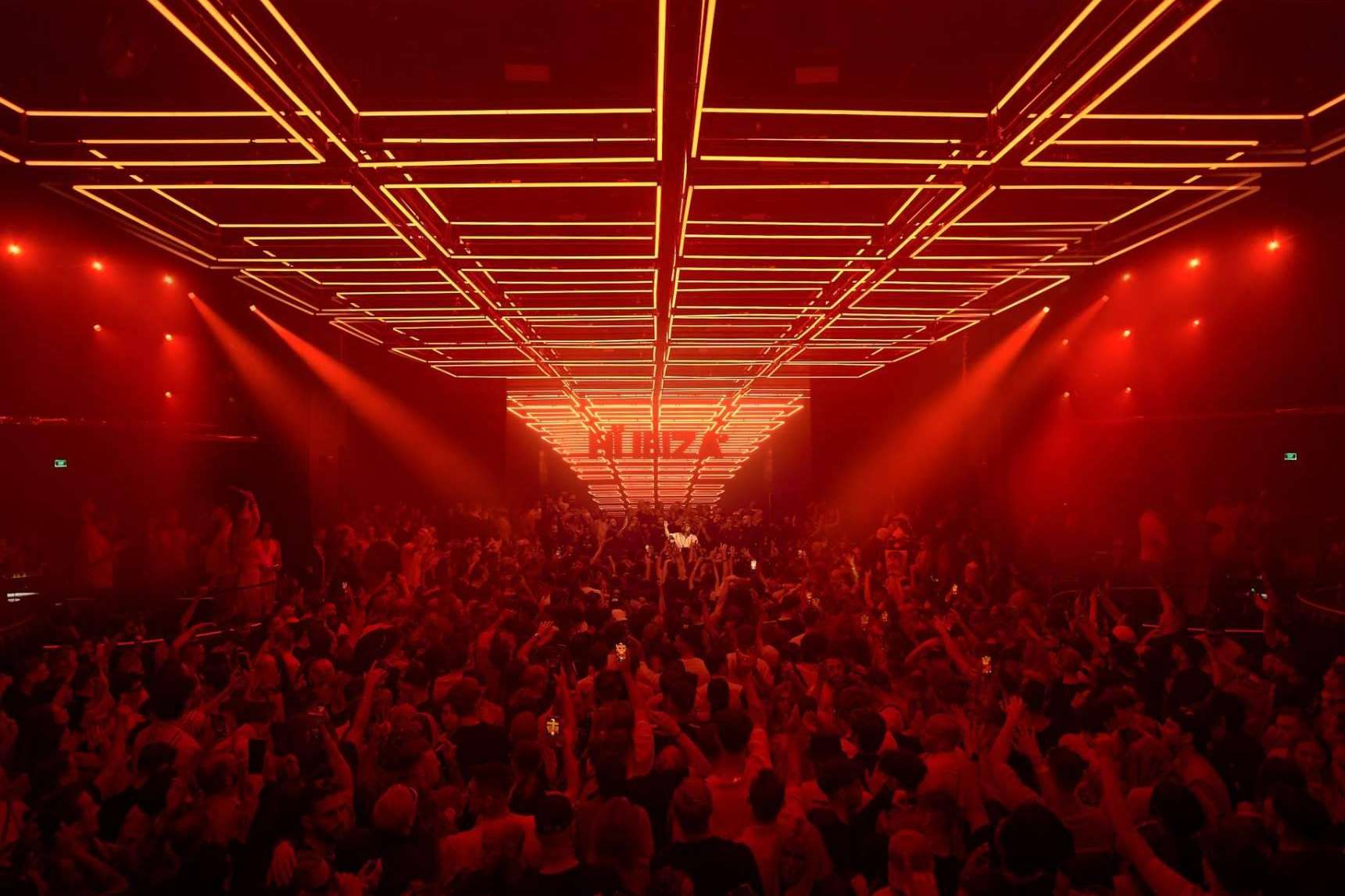 Ibiza 2025; vivir la noche más exclusiva con una Mesa VIP en Amnesia, Pacha y los mejores clubs