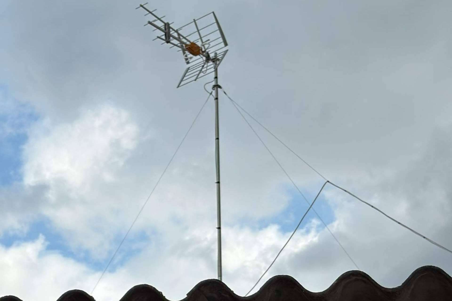 Servicios de instalación de antenas TDT en Valencia con la calidad de Antenistas Valencia
