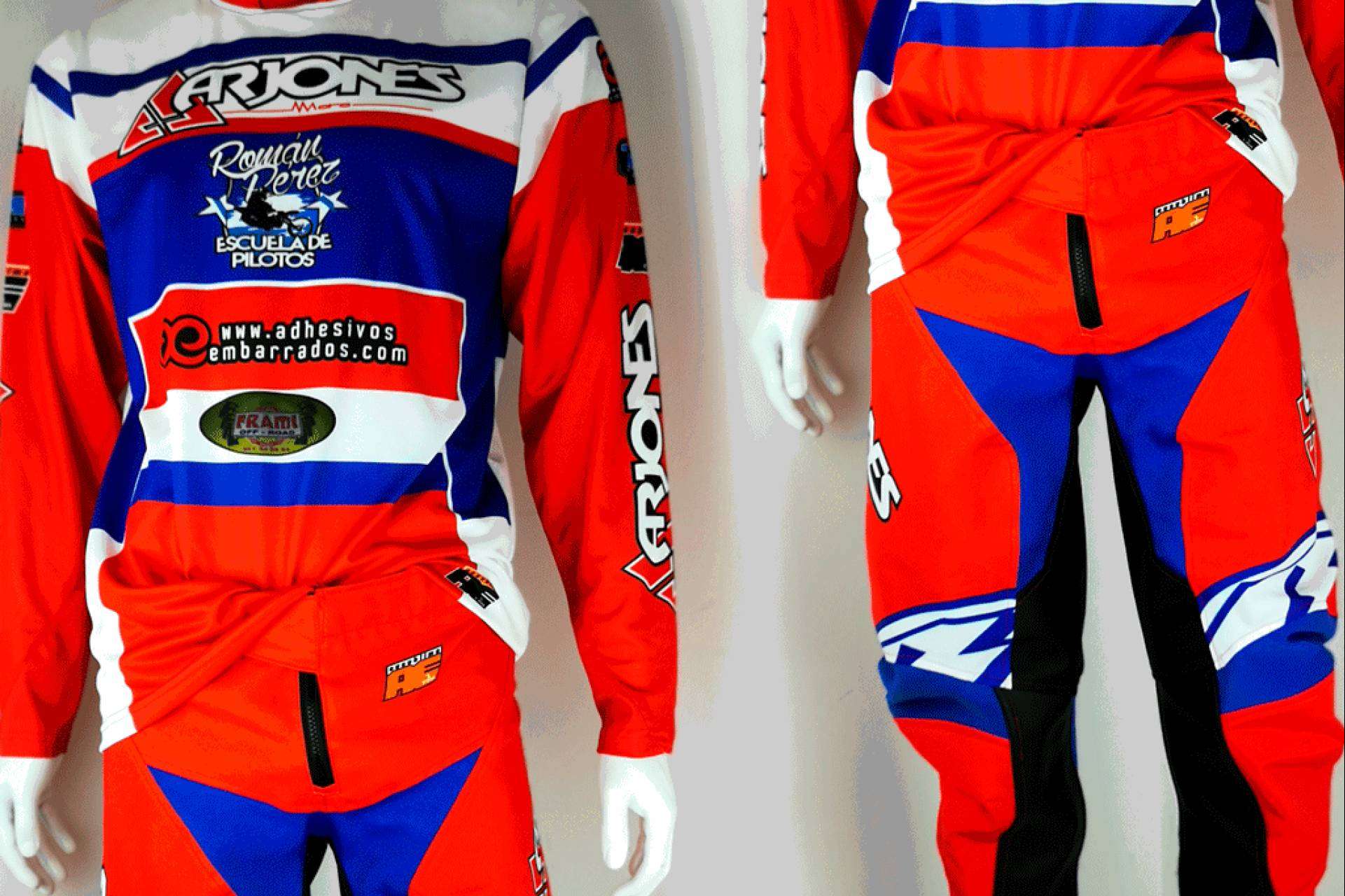 La ropa técnica de motocross da un paso más con la personalización de ADHESIVOSEMBARRADOS