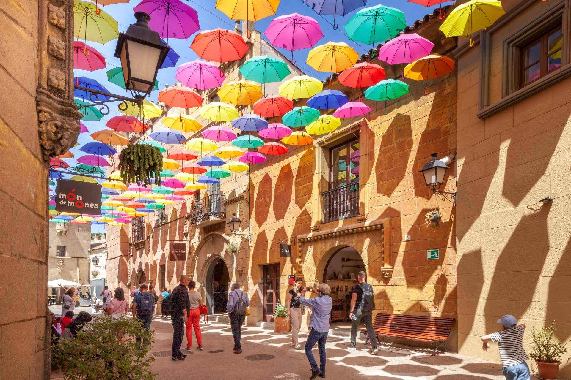 Un pueblo al aire libre lleno de sorpresas; Por qué a los viajeros les encanta el Poble Espanyol