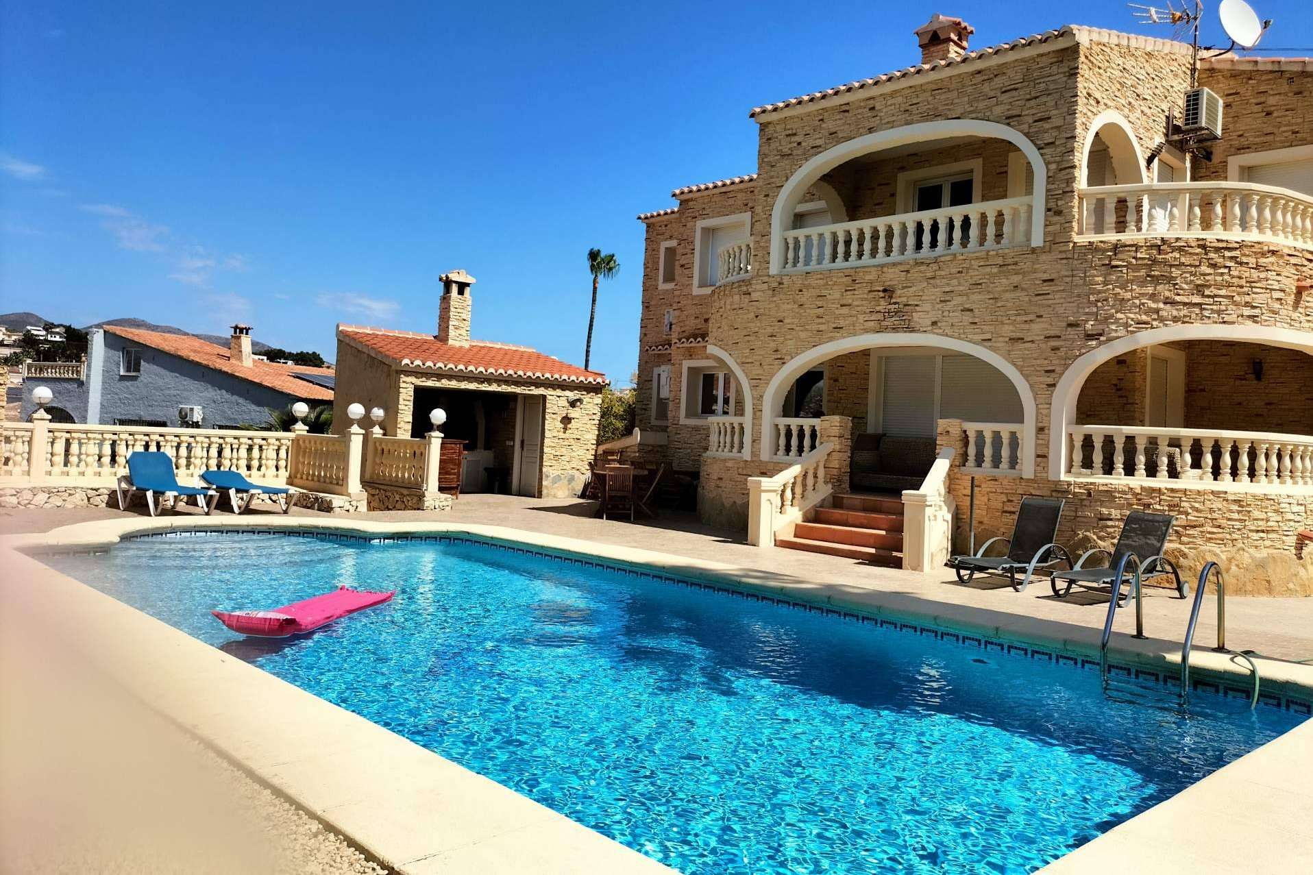 Alquileres Agatha Martínez amplía su oferta de alquiler turístico en Calpe con villas y apartamentos exclusivos