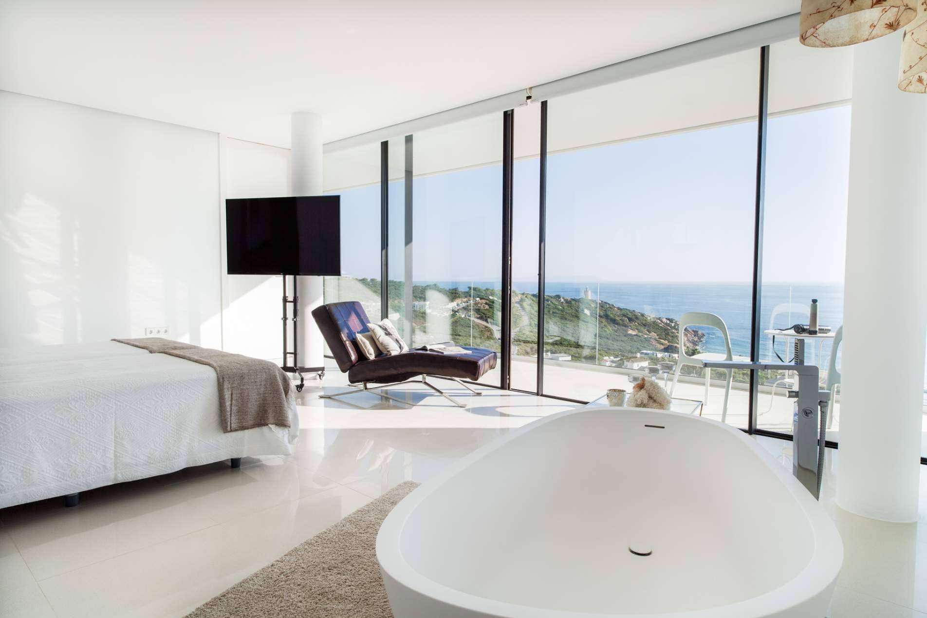 Villa Alkaram ofrece alquiler de villa de lujo con piscina y jacuzzi en Zahara de los Atunes