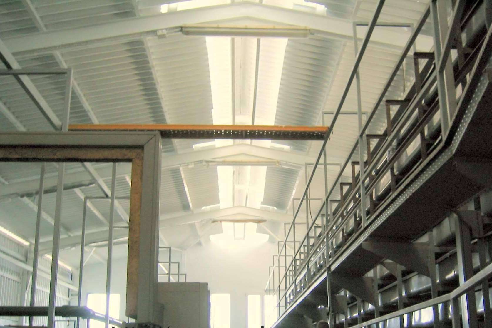 Aplicación de pintura industrial en grandes superficies con garantía técnica de Serviarnau