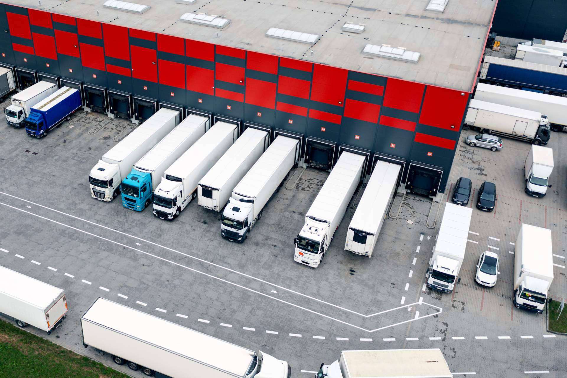 Soluciones logísticas de Easy Trans para un transporte terrestre, aéreo y marítimo sin interrupciones