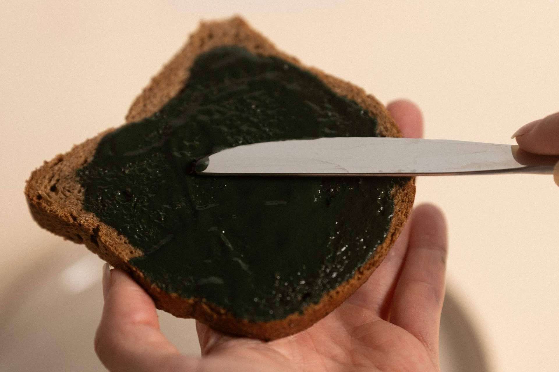 La espirulina de Blauver se posiciona como el complemento ideal para una piel radiante este verano
