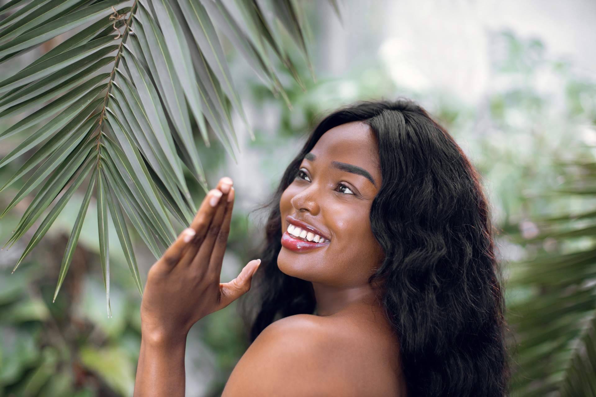 La Gen Z le da la espalda a la cosmética tradicional; CosmeFlash responde