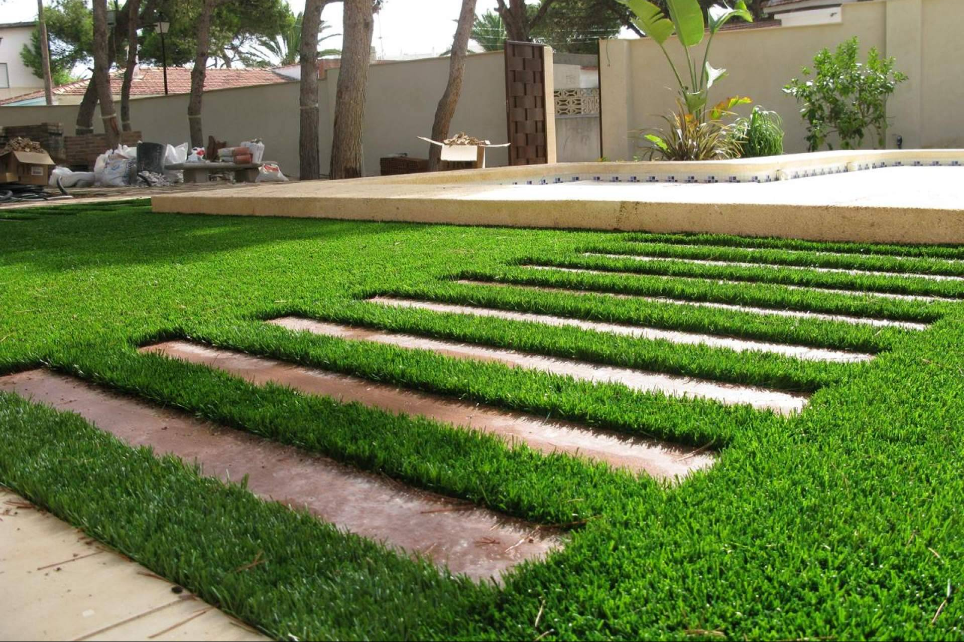 Soluciones sostenibles y duraderas, Albergrass impulsa la instalación de césped artificial de alta gama