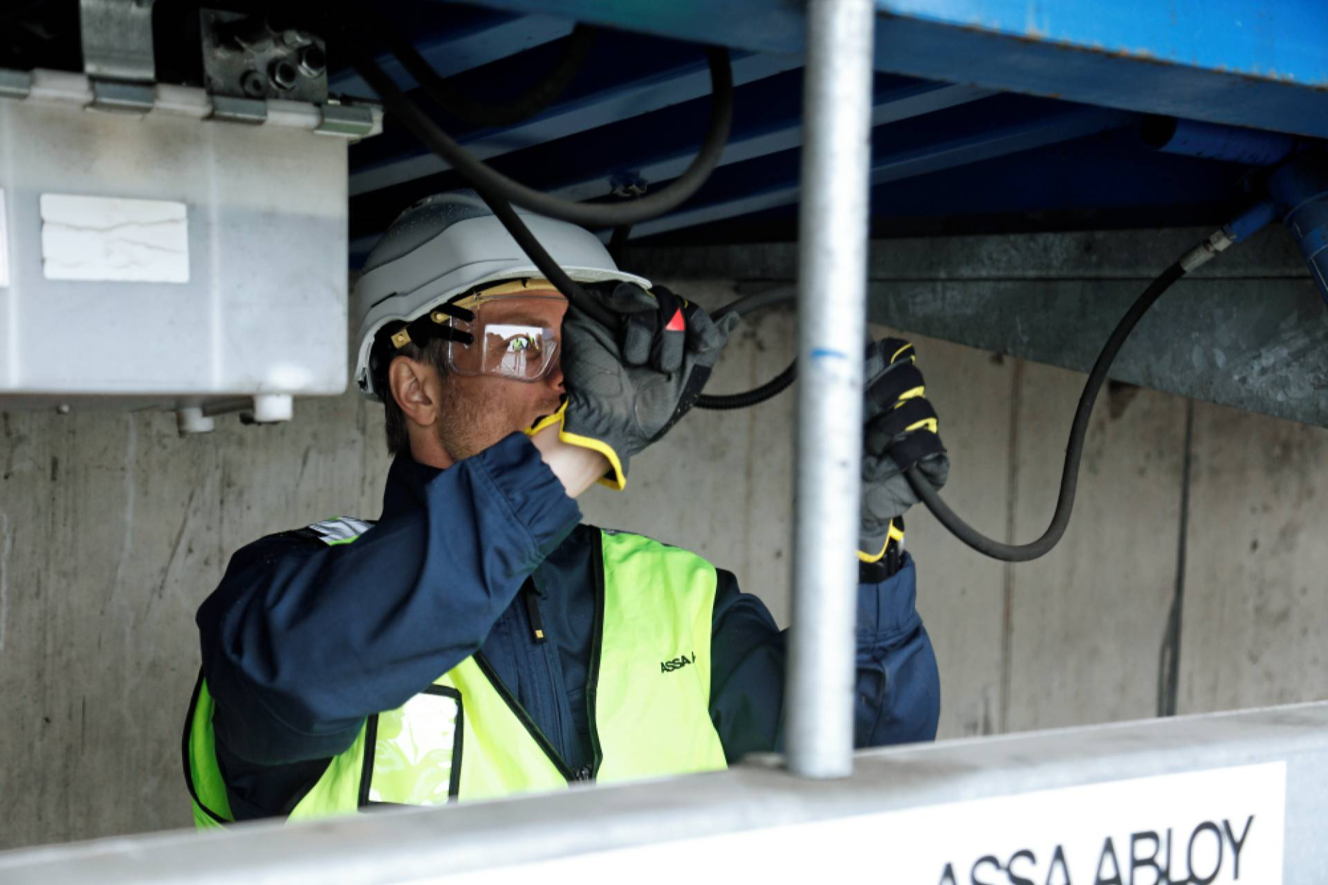 ASSA ABLOY, expertos en mantenimiento de puertas industriales y muelles de carga