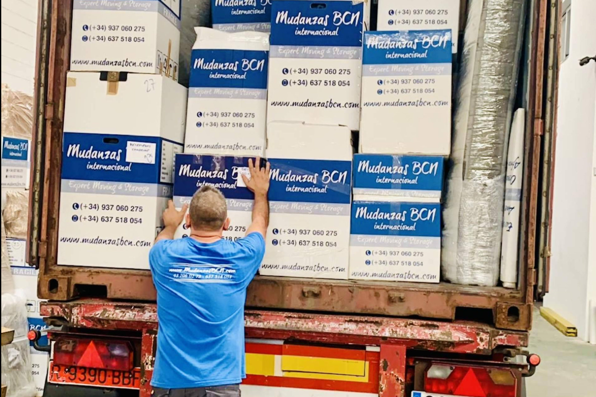 Mudanzas BCN Internacional ofrece servicio de mudanza global con traslado puerta a puerta a cinco continentes
