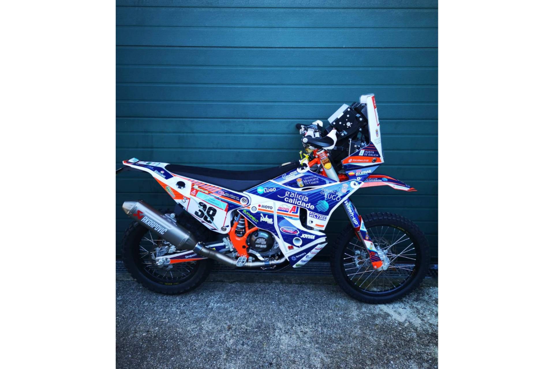 ADHESIVOSEMBARRADOS y su éxito en adhesivos personalizados de moto