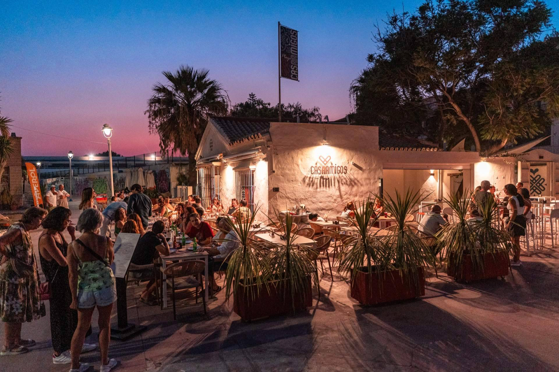Casaamigos Playa, la terraza perfecta para disfrutar de septiembre en el este de Málaga