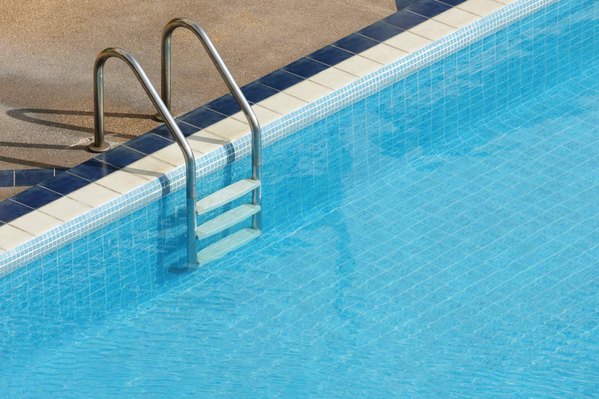 Recomendaciones esenciales para conservar la piscina durante la temporada de invierno