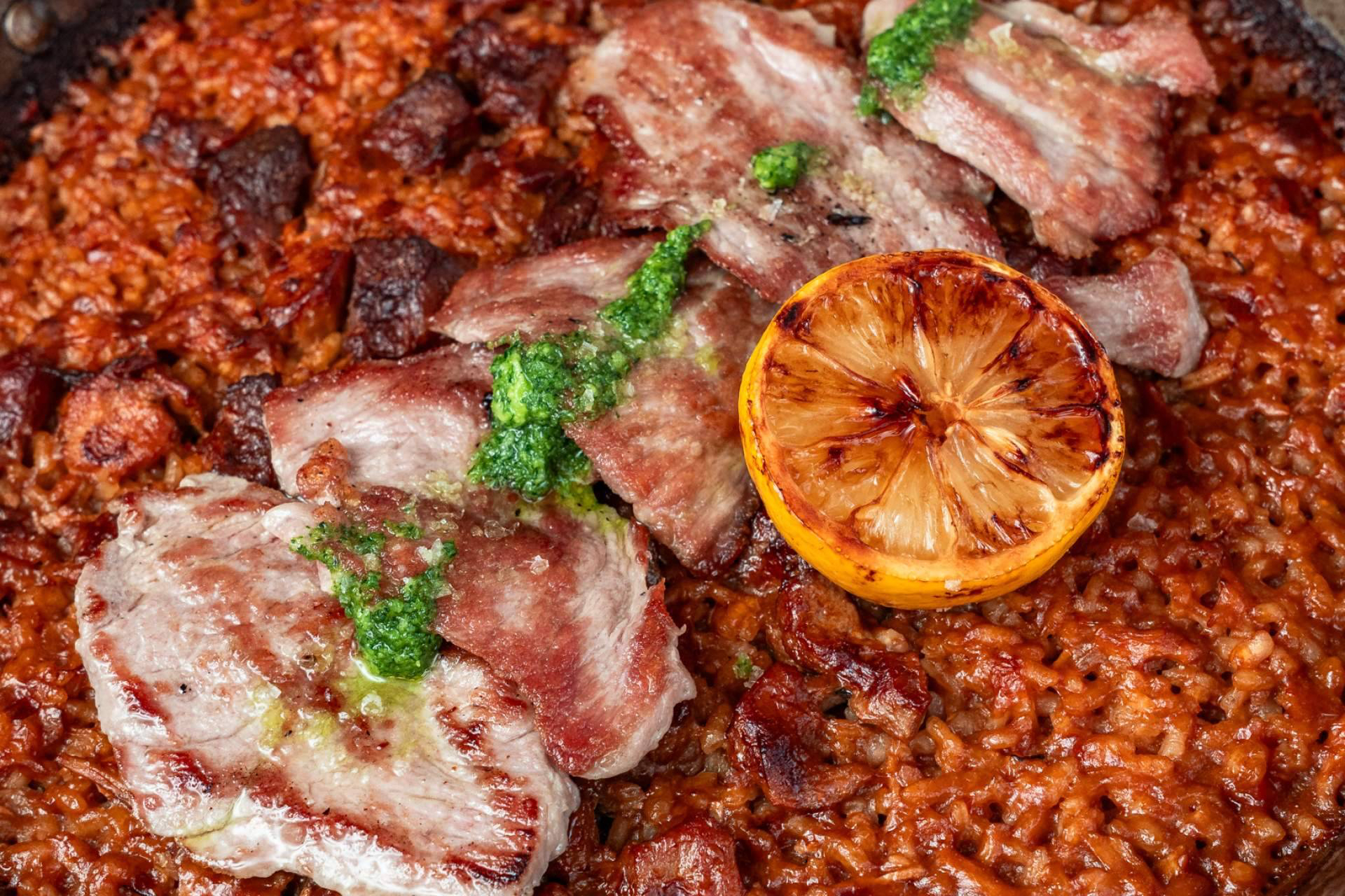 Casaamigos Playa, el destino para saborear paellas auténticas en Málaga este verano