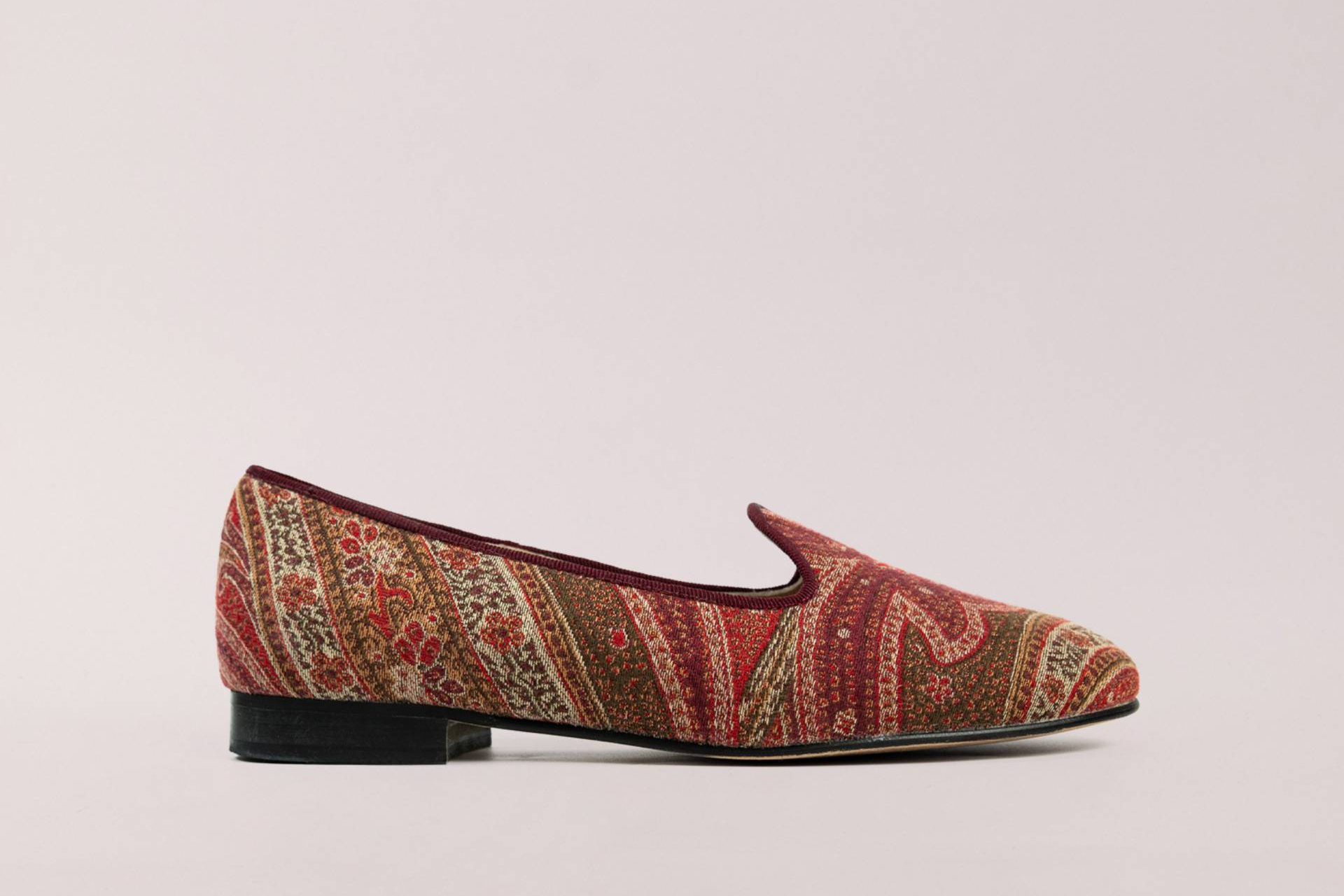 Mocasines mujer elegantes con sello artesanal; diseño atemporal para acompañar toda la vida