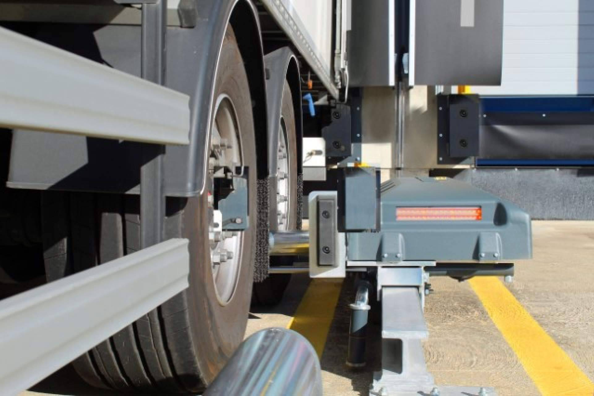 Retenedores de camión de ASSA ABLOY, una solución eficaz para evitar accidentes en zonas de carga y descarga