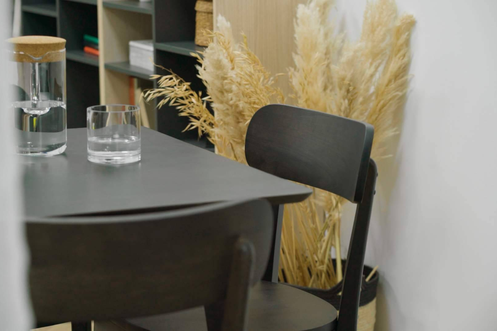 Diseño, funcionalidad y variedad, así son las sillas de salón modernas disponibles en Top Mueble