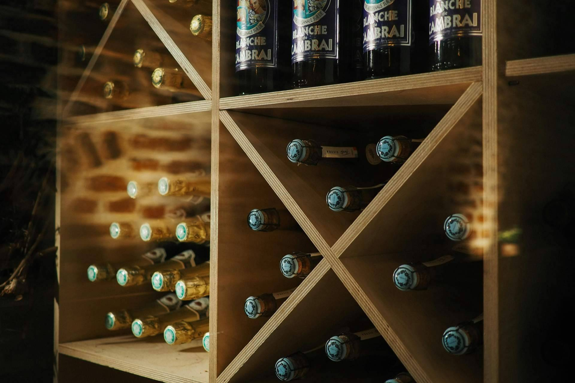 La tienda online de Vinos Barona en Cáceres ofrece experiencia local y una cuidada elección por denominación de origen