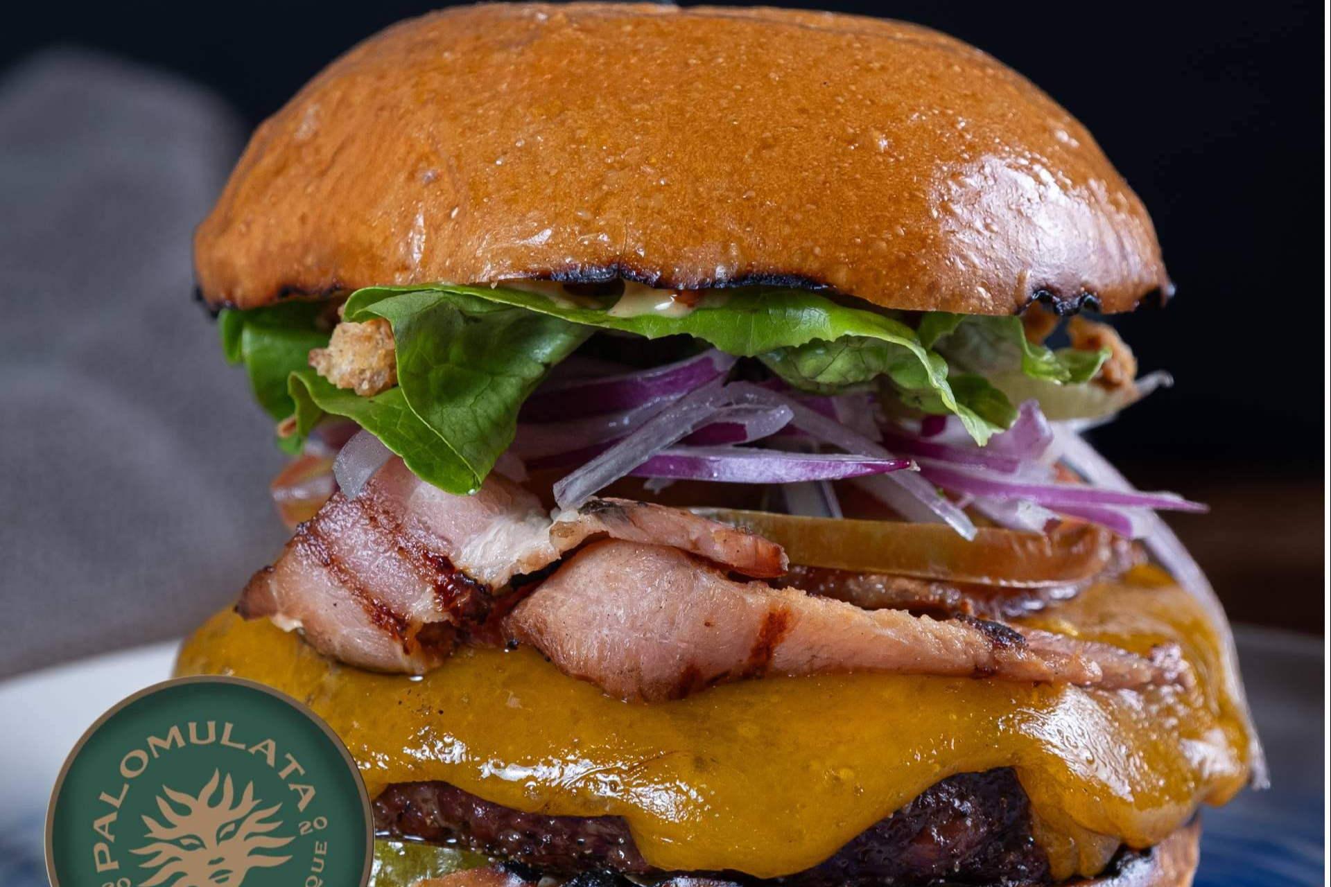 Palomulata Burguer sirve hamburguesas de entraña Angus con pan artesanal en Unicentro Cali