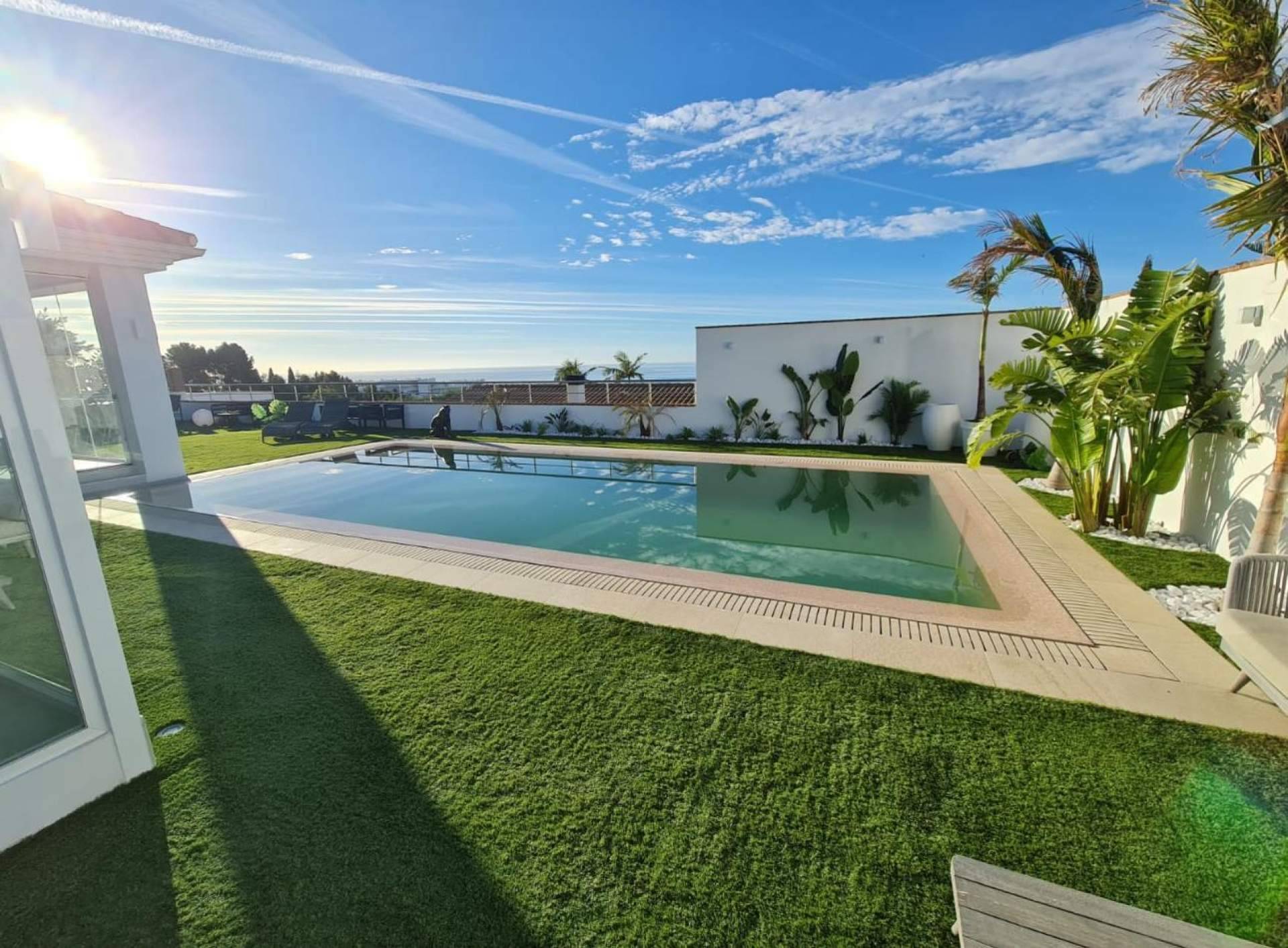 Construcción de piscinas y diseño exterior; Piscinas Castellón marca tendencia nacional