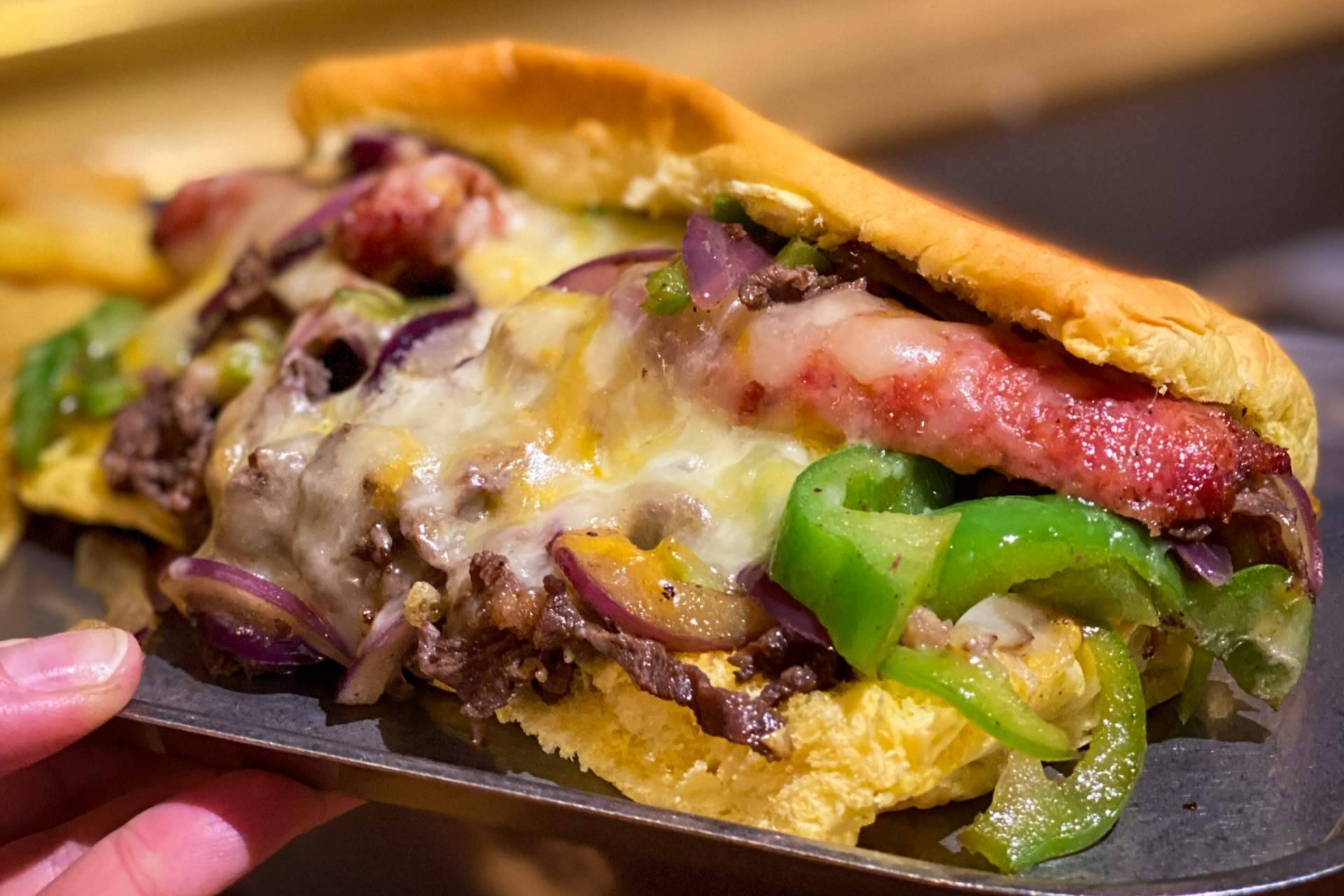 La gastronomía neoyorquina llega a Madrid con el Philly Steak y Sándwich de Pastrami