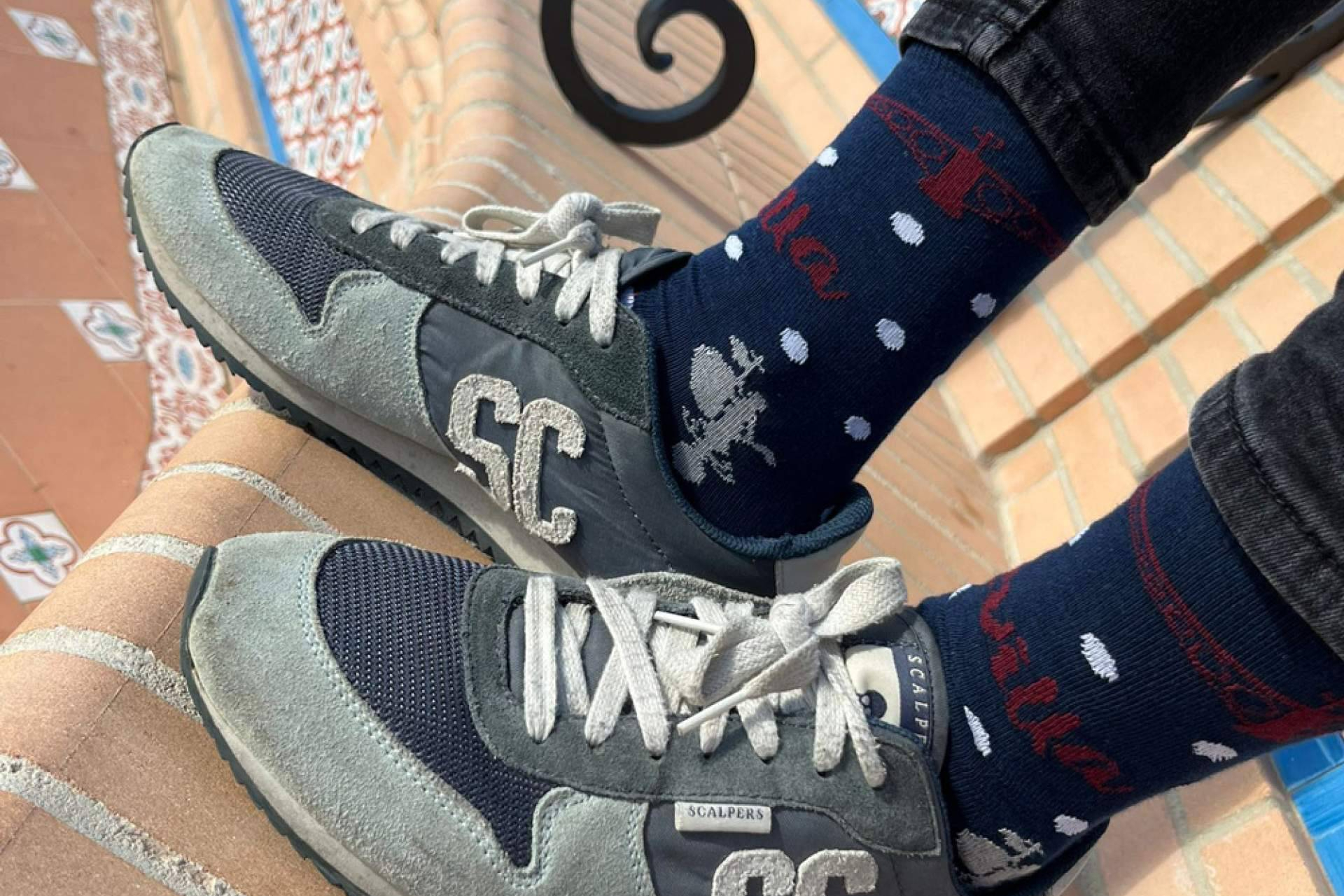 Diseño gráfico y estilo propio en los calcetines originales y divertidos de HUESOKK