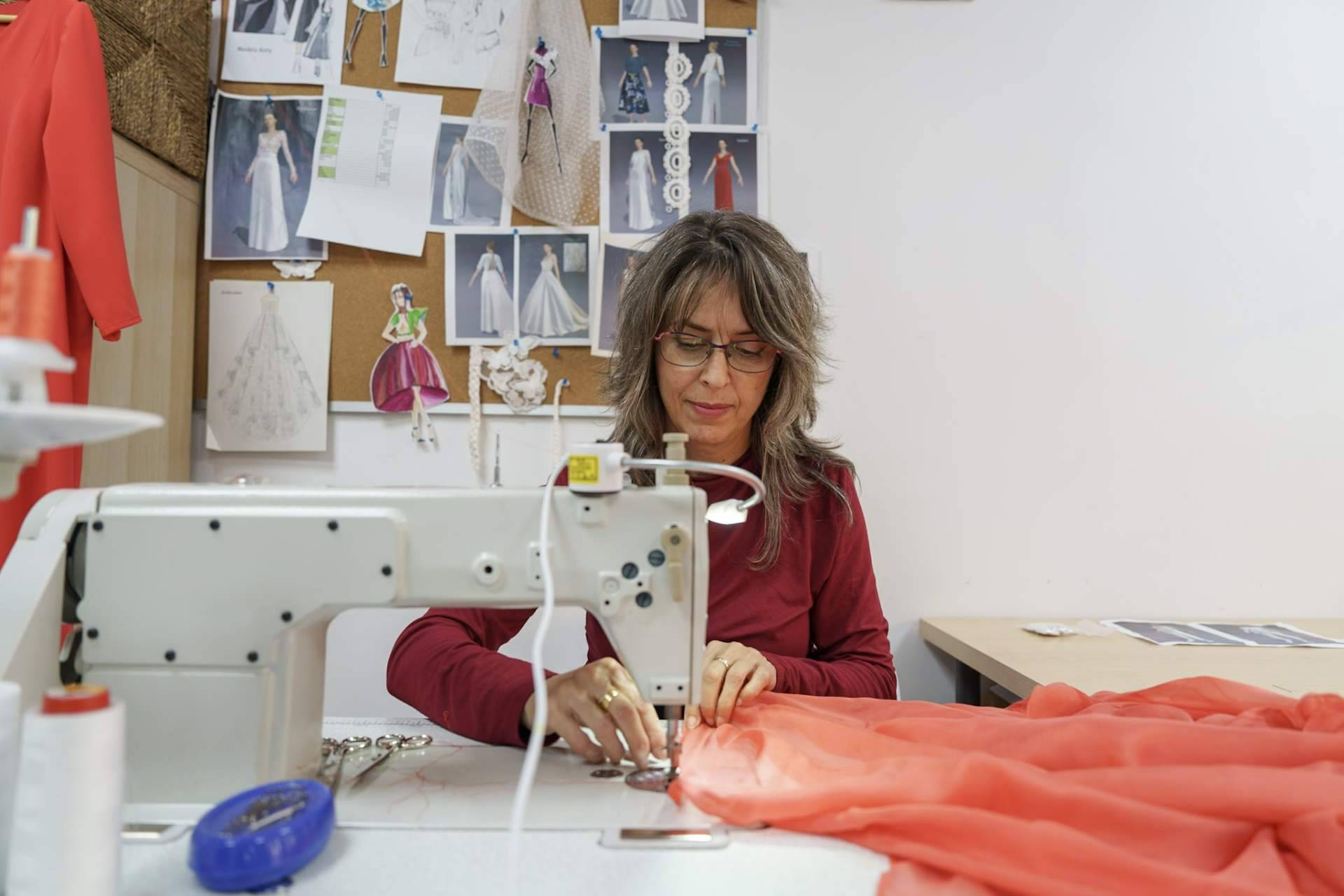 De la tela al altar; así es una prueba de novia en el atelier deValérie