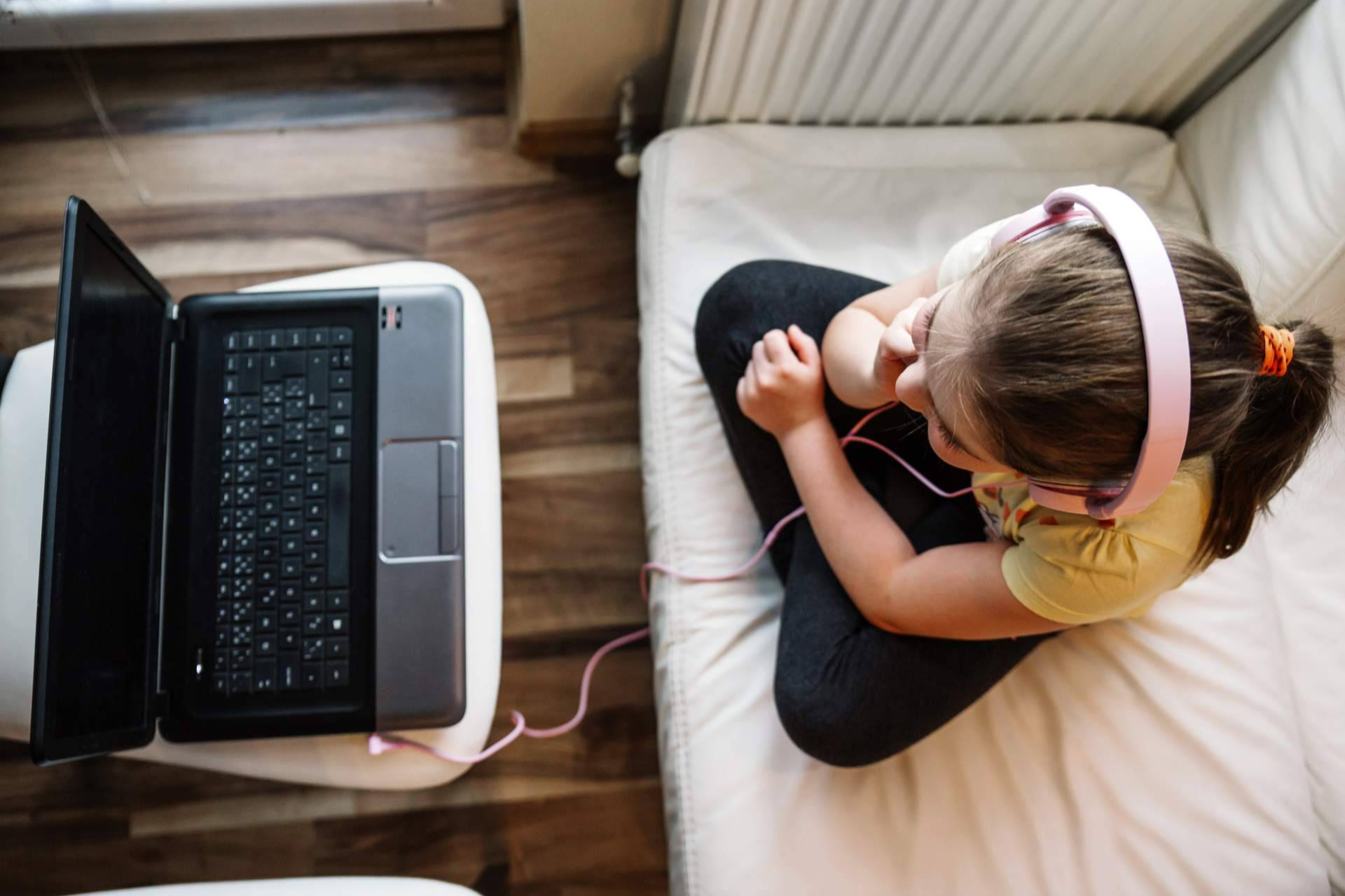 Ahorro y aprendizaje personalizado; así son las clases online de inglés para niños de Vibenglish