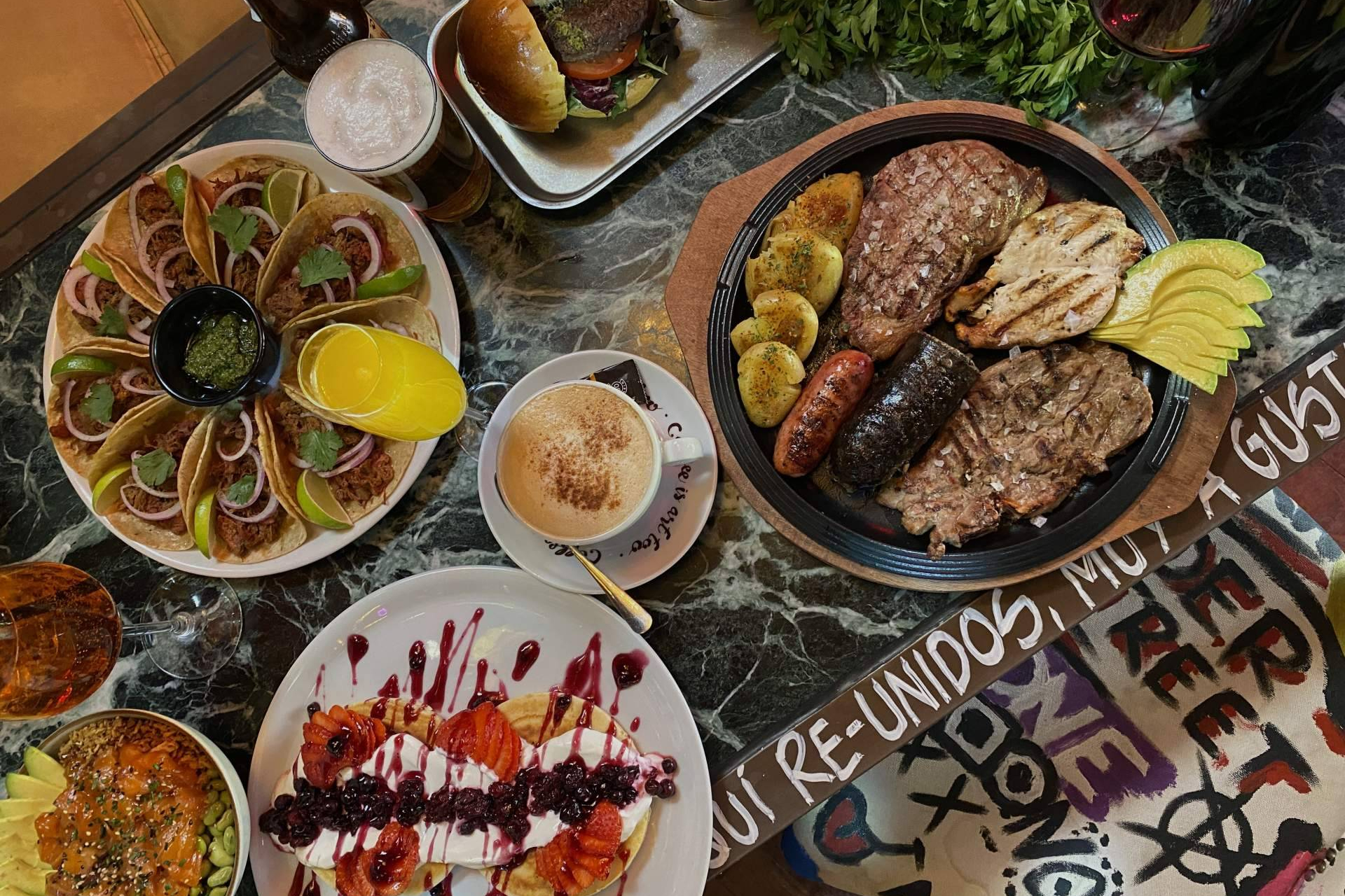 Cinco cocinas, una terraza oculta y mucho rollo; el secreto mejor guardado de La Latina