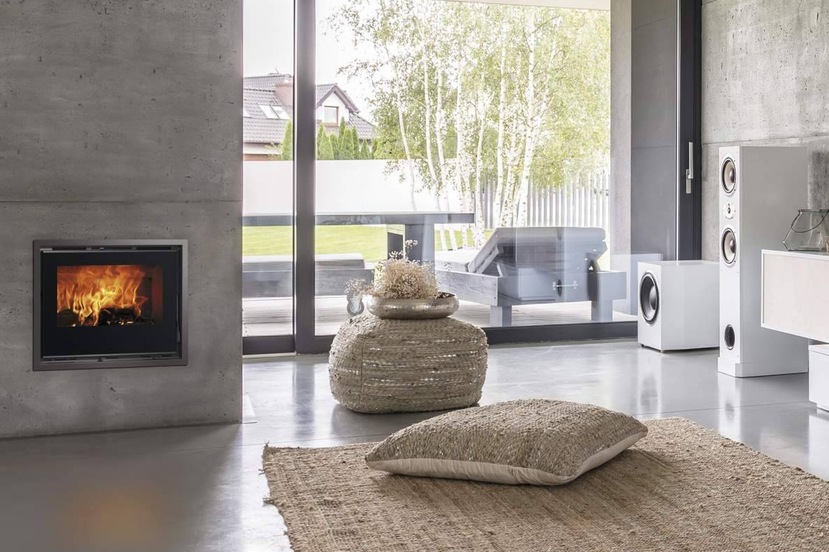 Carbel fabrica chimeneas y estufas de leña de alta eficiencia y diseño contemporáneo