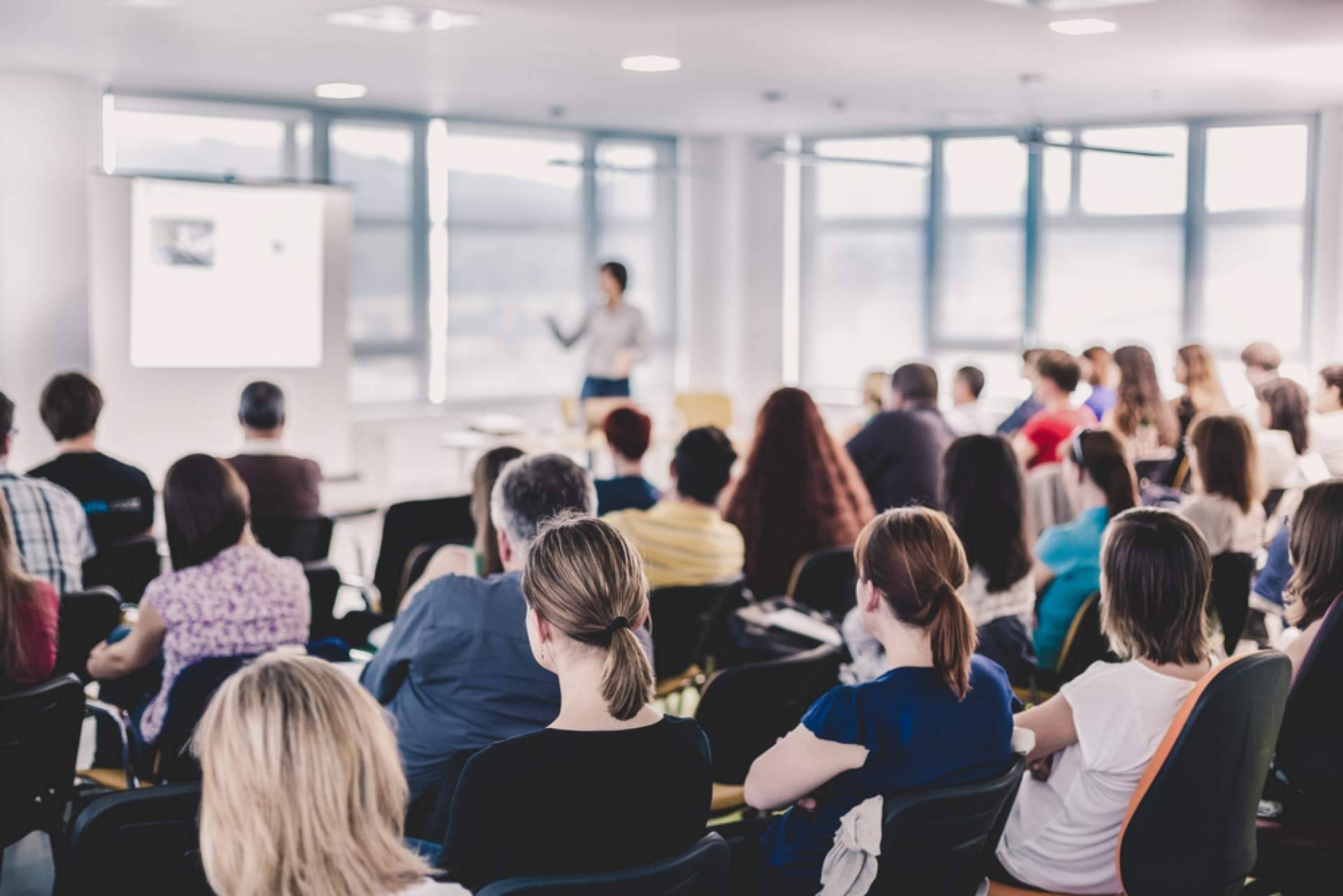 Los programas de UNISEB integran formación presencial para potenciar habilidades profesionales clave