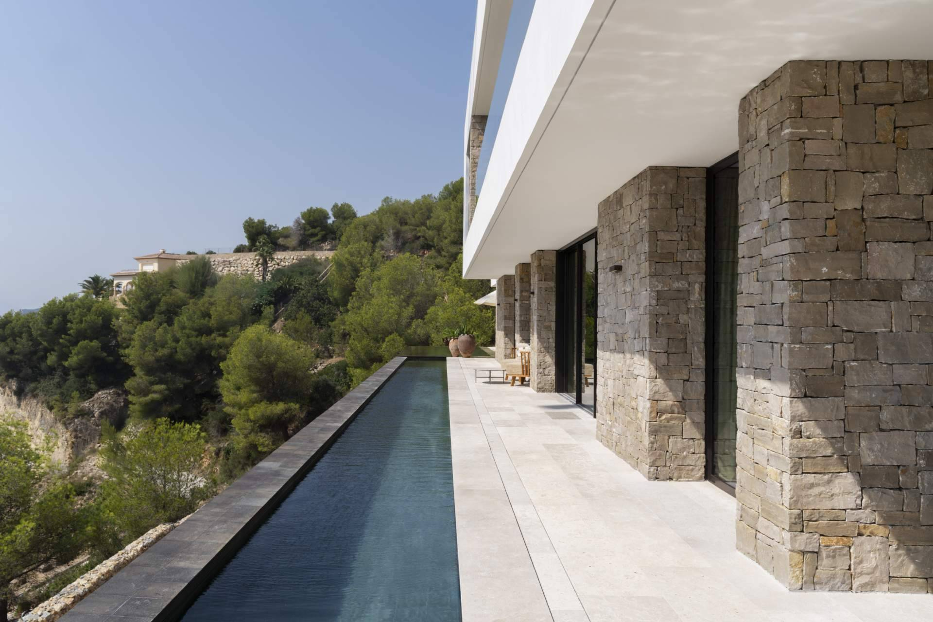 Raúl García Studio diseña espacios a medida que combinan funcionalidad y estética mediterránea