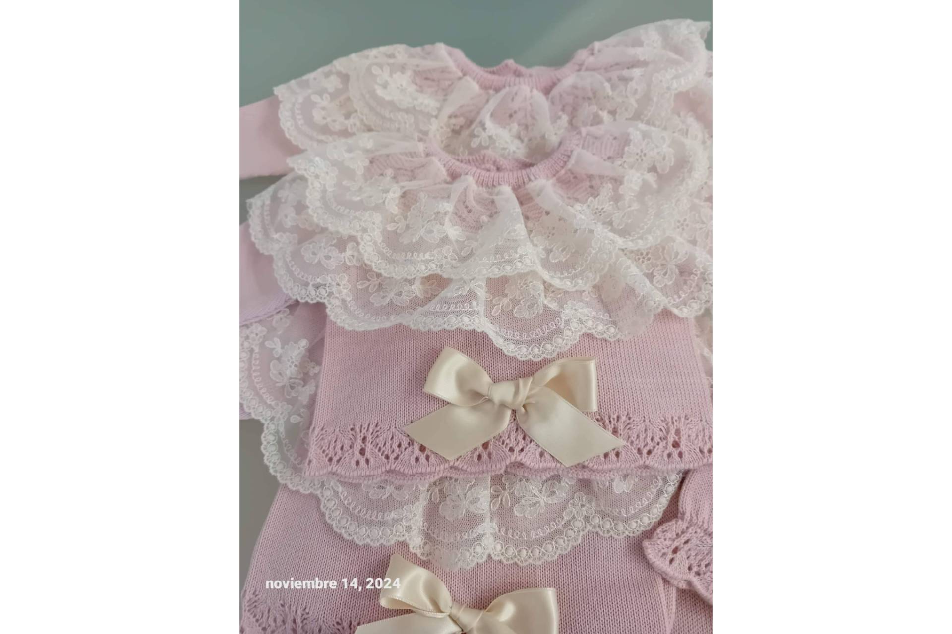 Carmen U. Varona fusiona tradición y diseño en prendas únicas para bebés