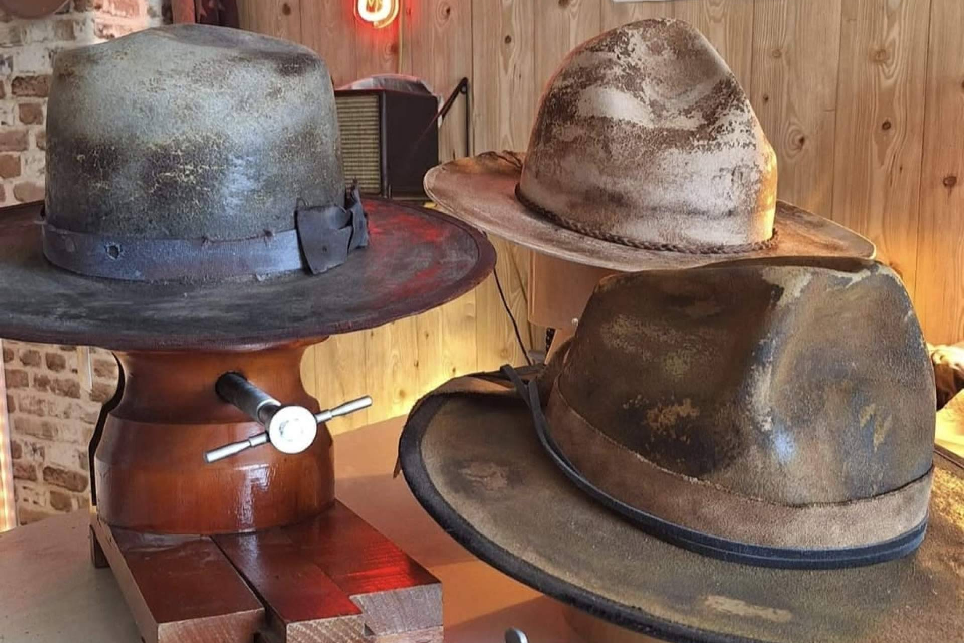 La marca española de sombreros que diseña para la serie The Walking Dead