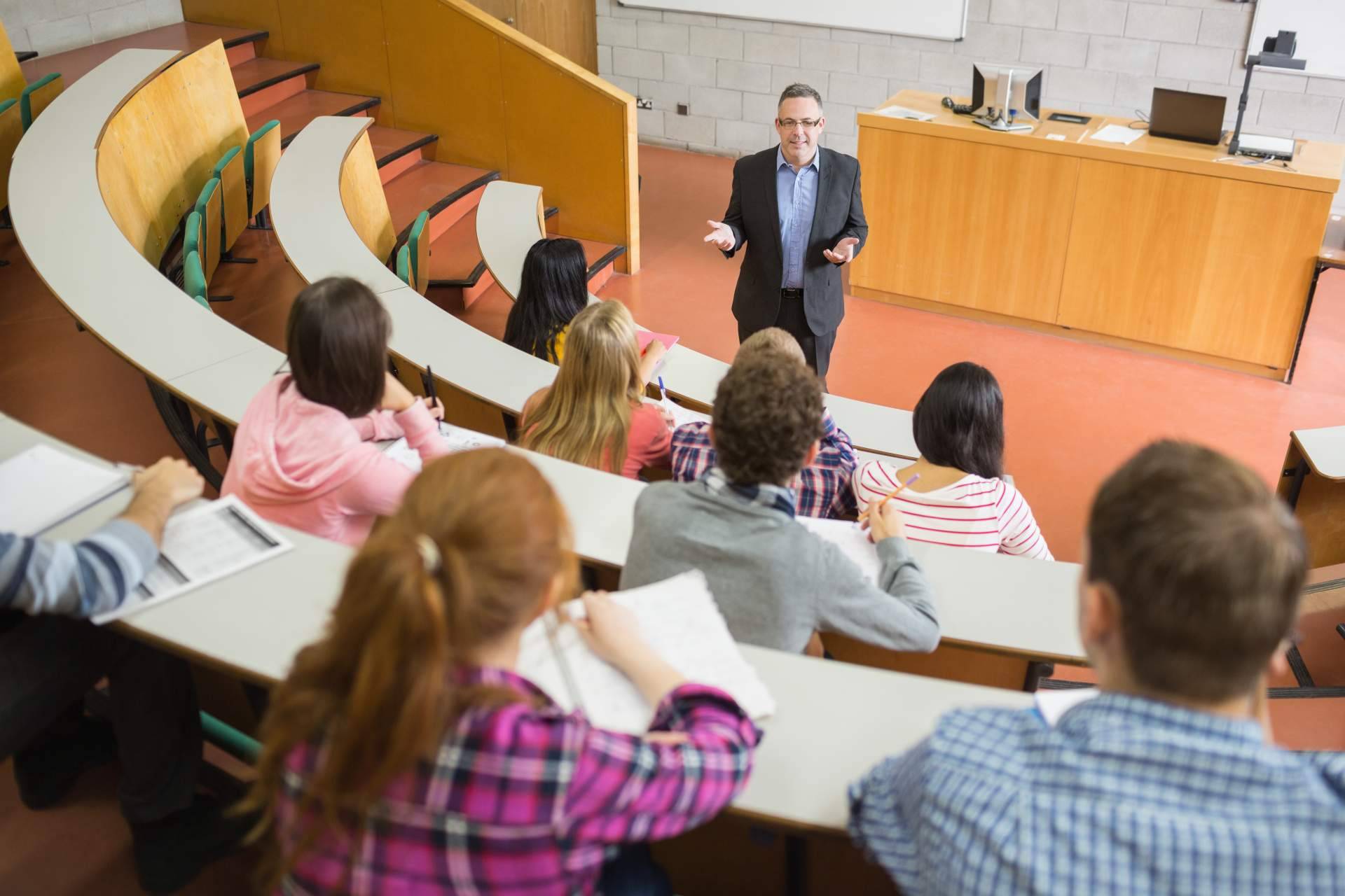La escuela de negocios ENEB potencia la carrera profesional con enseñanza flexible y metodología digital