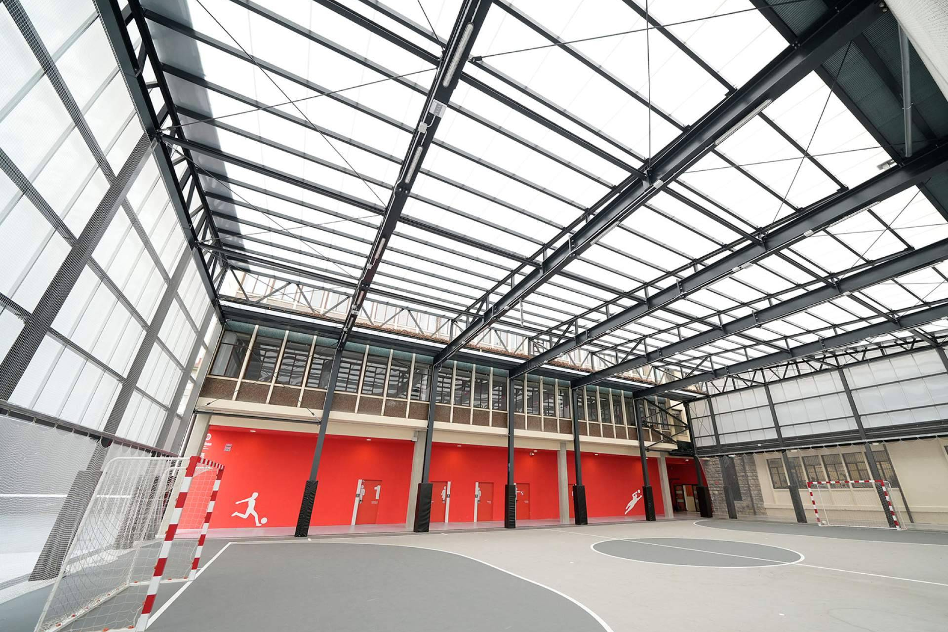 Estructuras metálicas para instalaciones deportivas, el compromiso de Instalaciones RPM con la seguridad