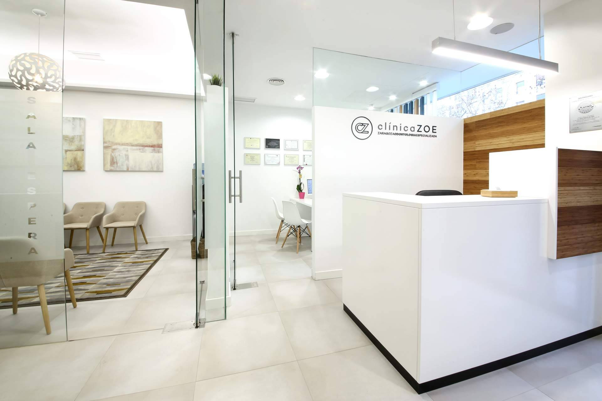 Clínica Dental Zoe impulsa la odontología estética en Zaragoza con carillas diseñadas para resultados naturales