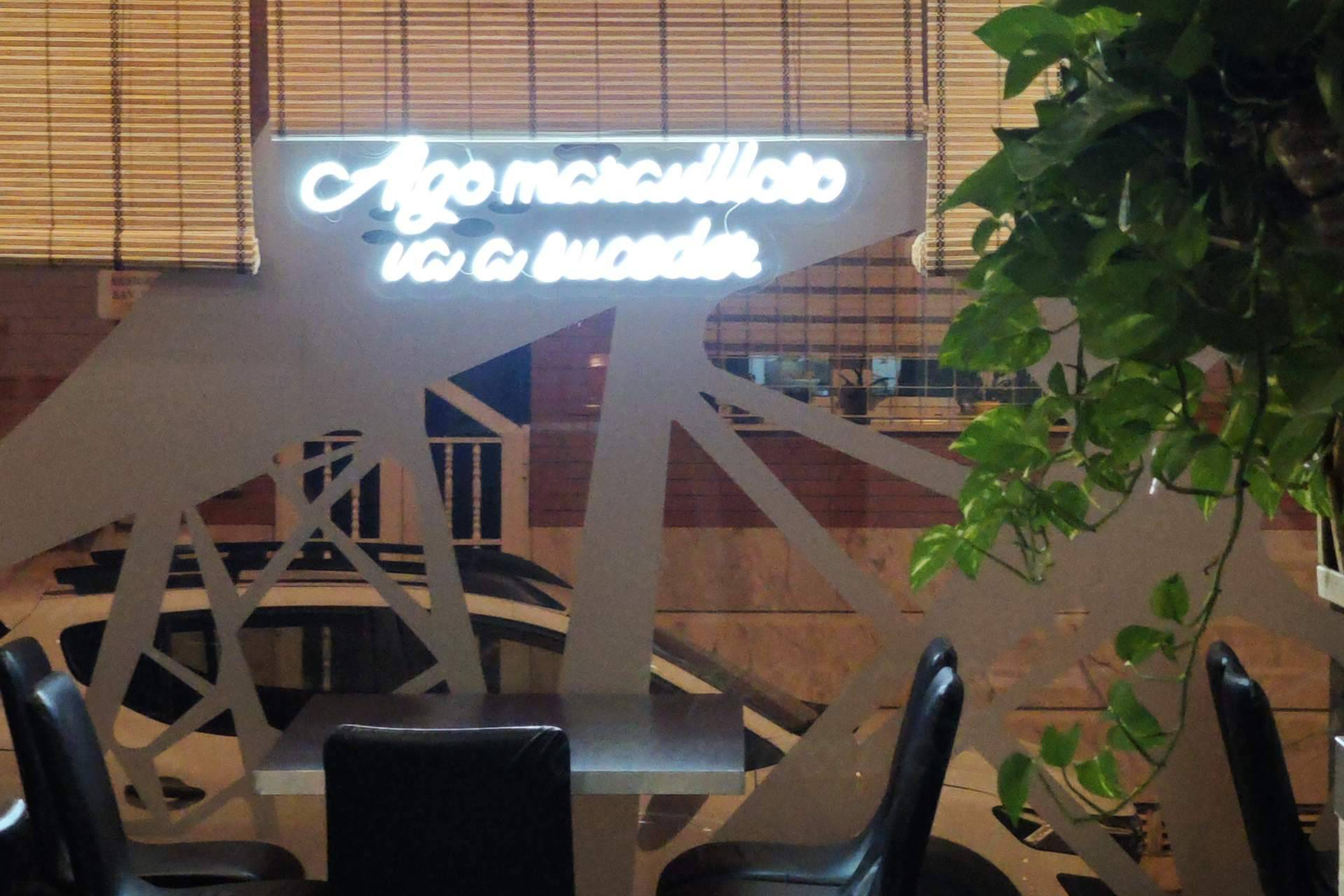 El bar de tapas El Cable Inglés gana protagonismo como enclave gastronómico singular en Almería