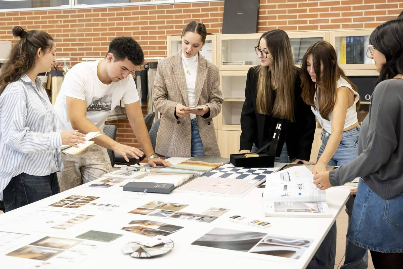 Diseño de interiores con visión de futuro, transformar espacios mediante formación especializada