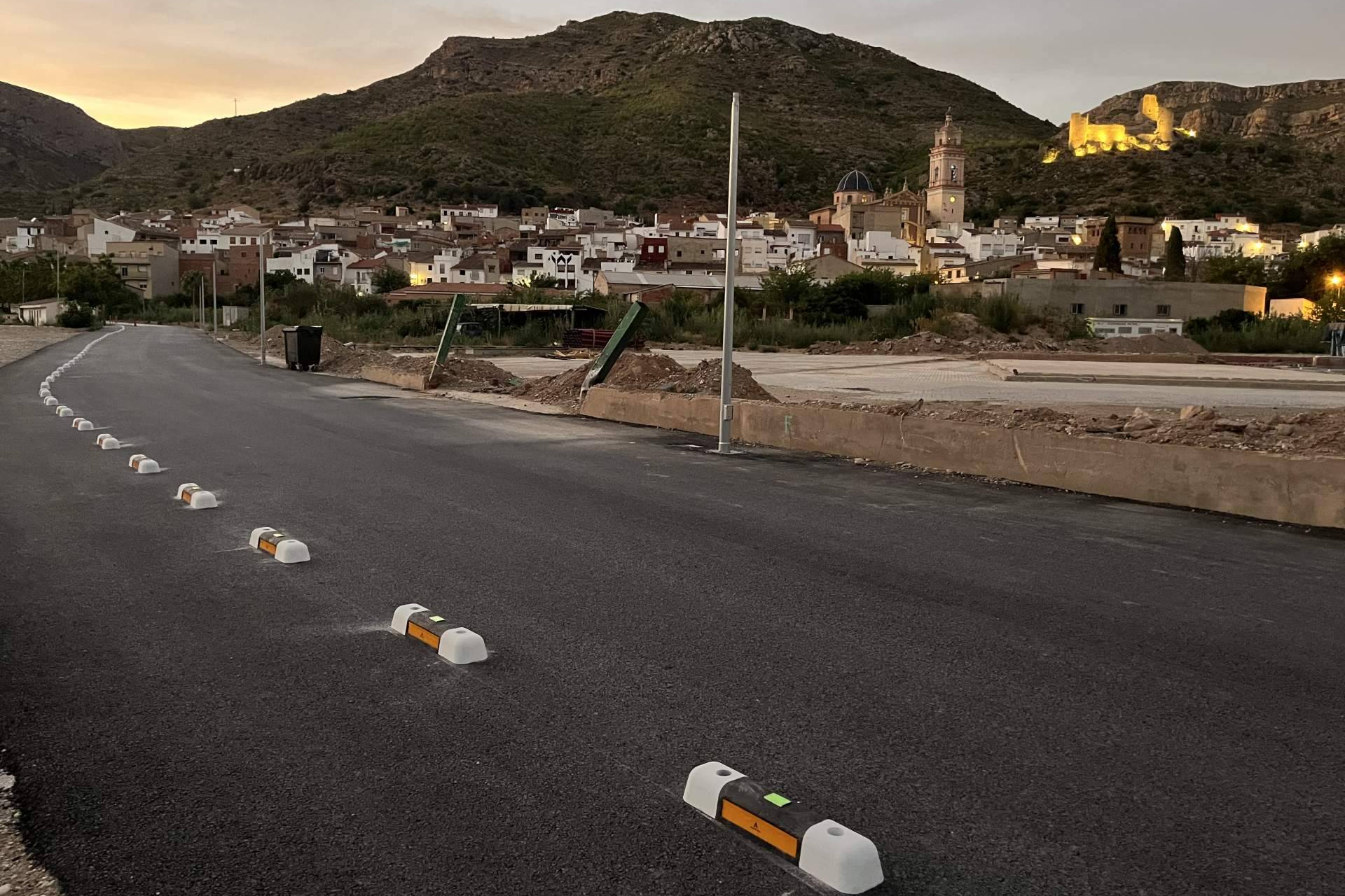 Carriles bici más protegidos con tecnología luminiscente aplicada por Abadecom Urban
