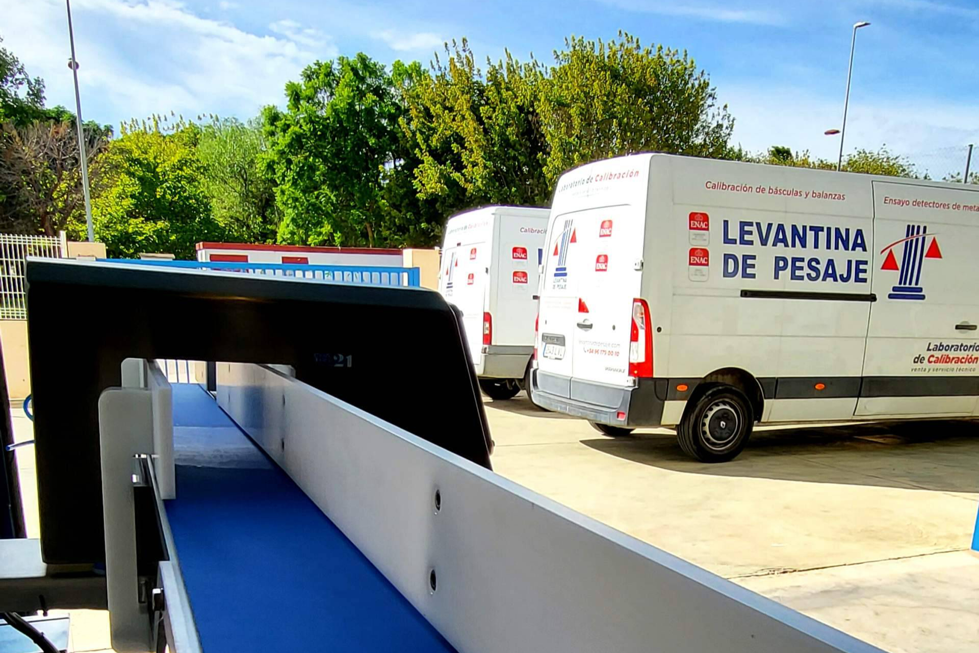 Ensayos acreditados ENAC en rayos X y detectores de metales; el compromiso técnico de Levantina de Pesaje