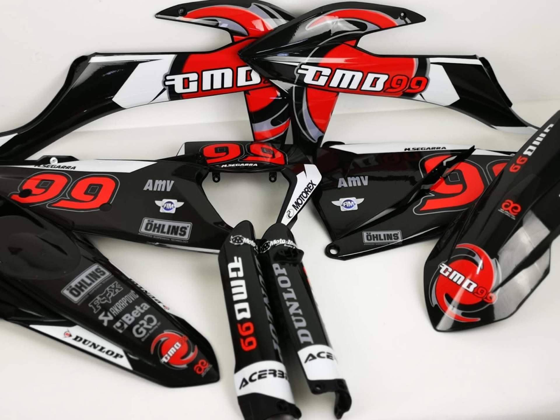 ADHESIVOSEMBARRADOS refuerza la personalización de moto con kits de adhesivos y plásticos combinables