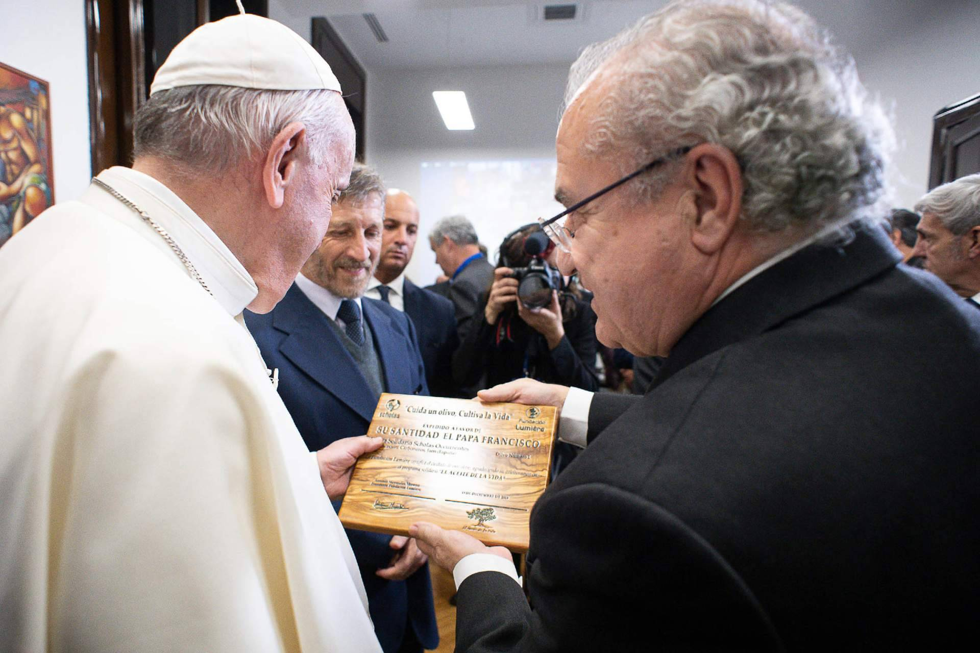 El Aceite de la Vida desarrolla una iniciativa solidaria para el apadrinamiento de olivos