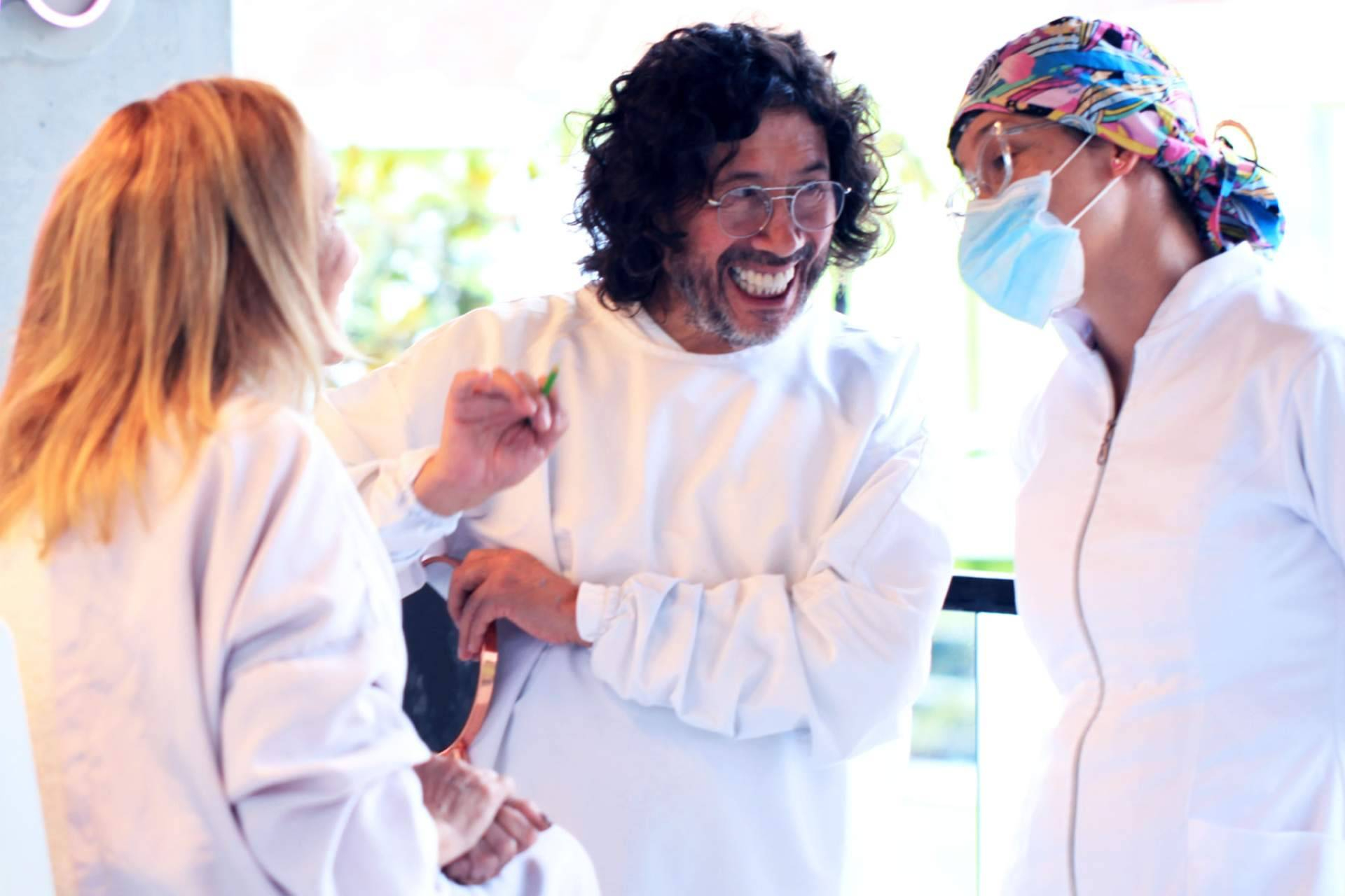 Odontología de Marlon Becerra impulsa el diseño de sonrisa en Bogotá con más de 40 años de experiencia